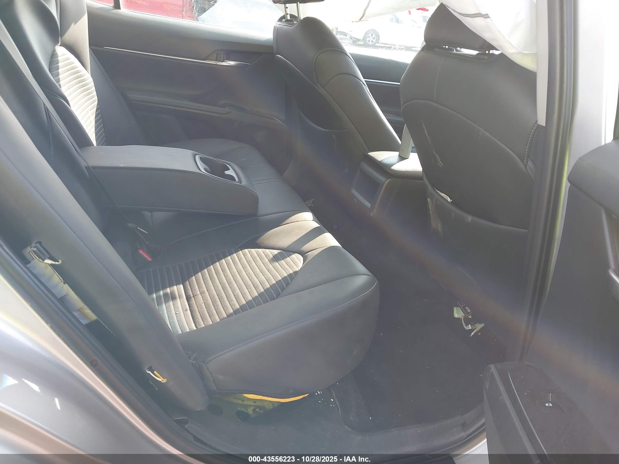 TOYOTA CAMRY image 8