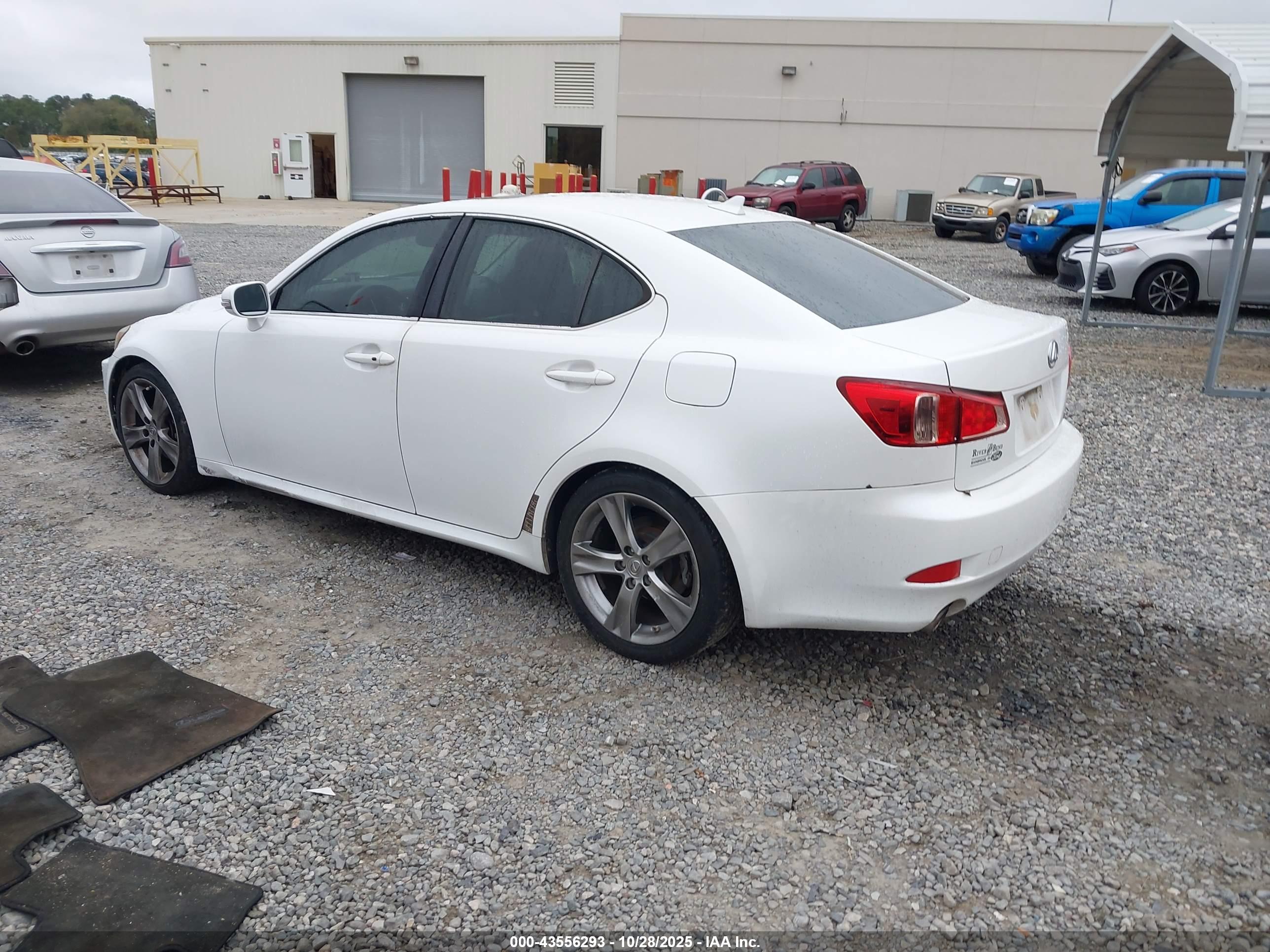 LEXUS IS image 3