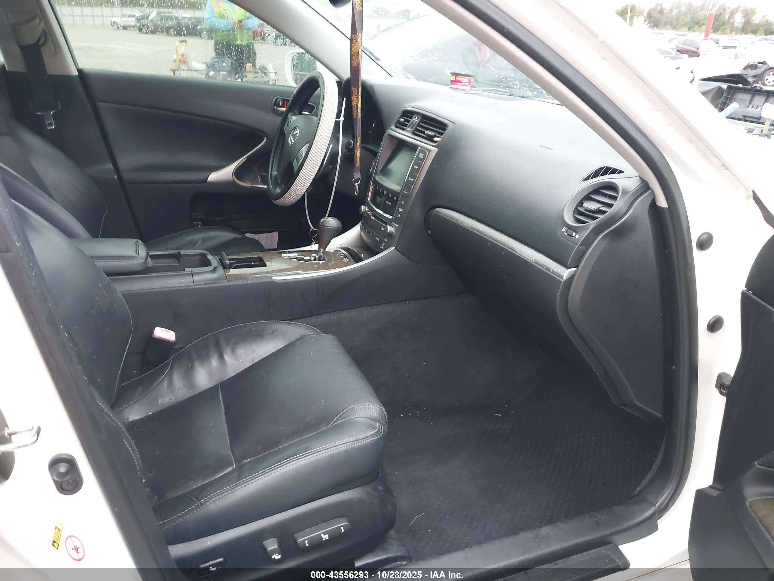 LEXUS IS image 5