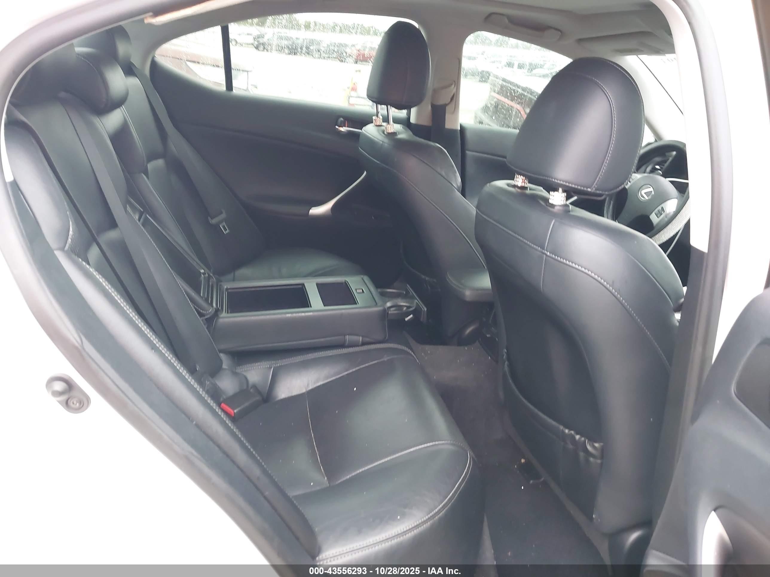 LEXUS IS image 8