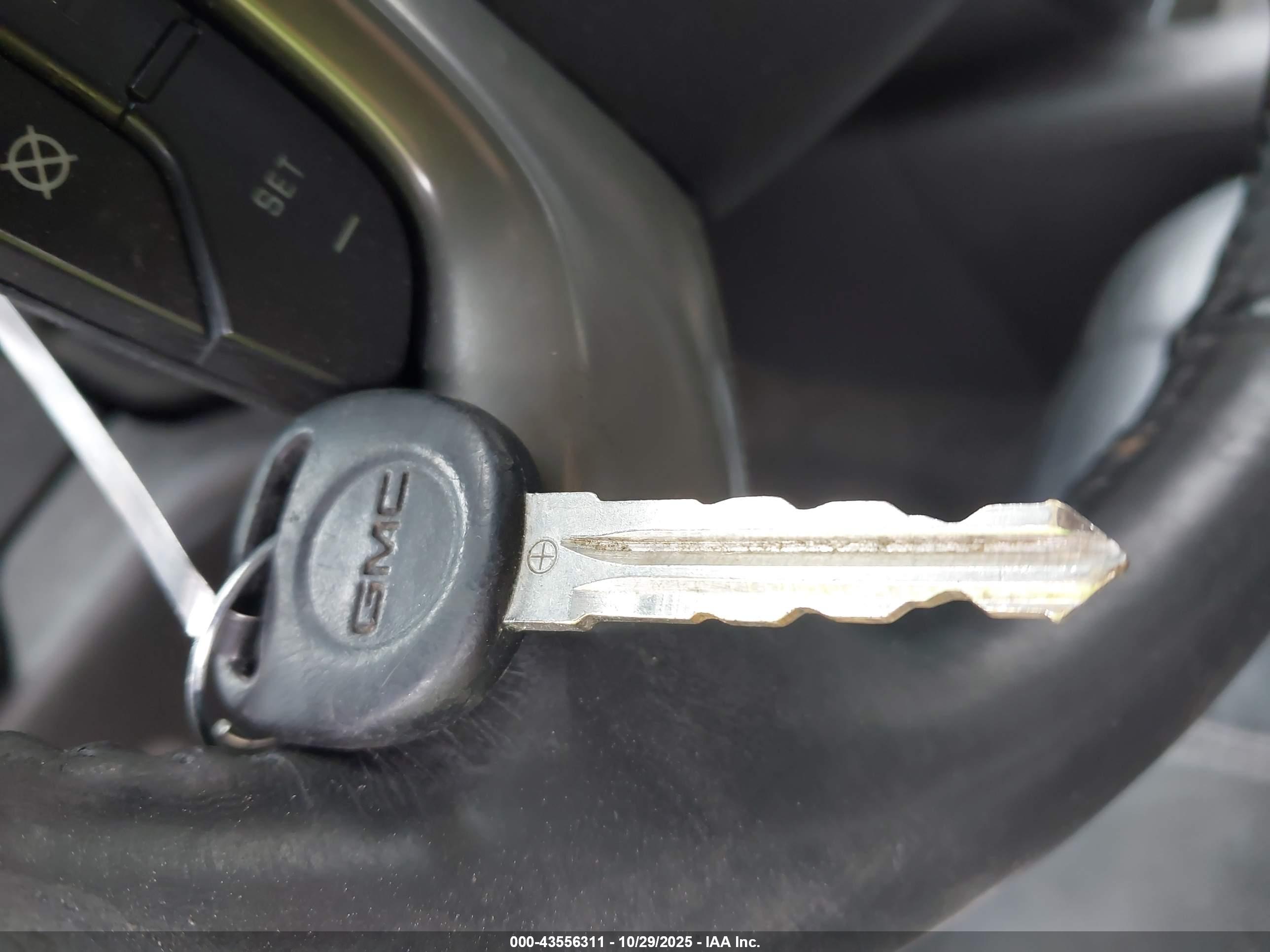 GMC YUKON image 11