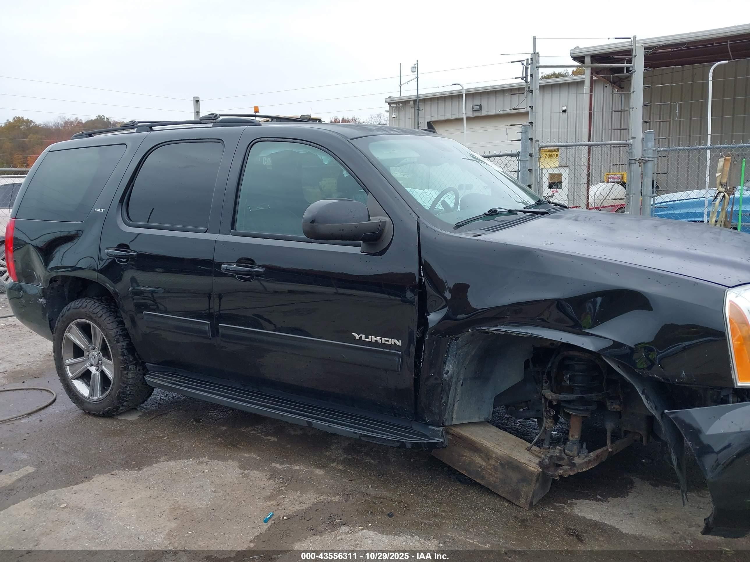 GMC YUKON image 6