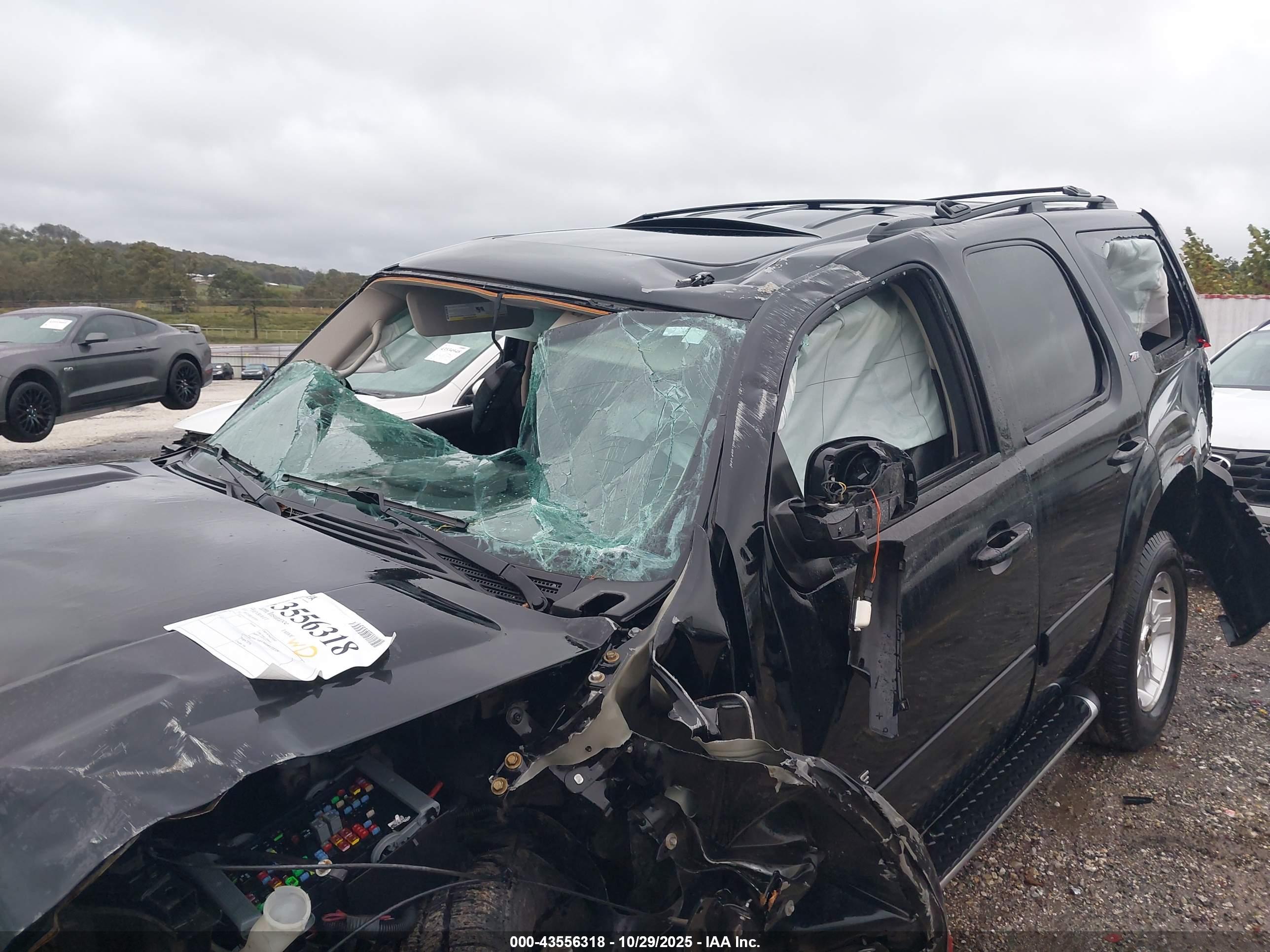 CHEVROLET TAHOE image 6