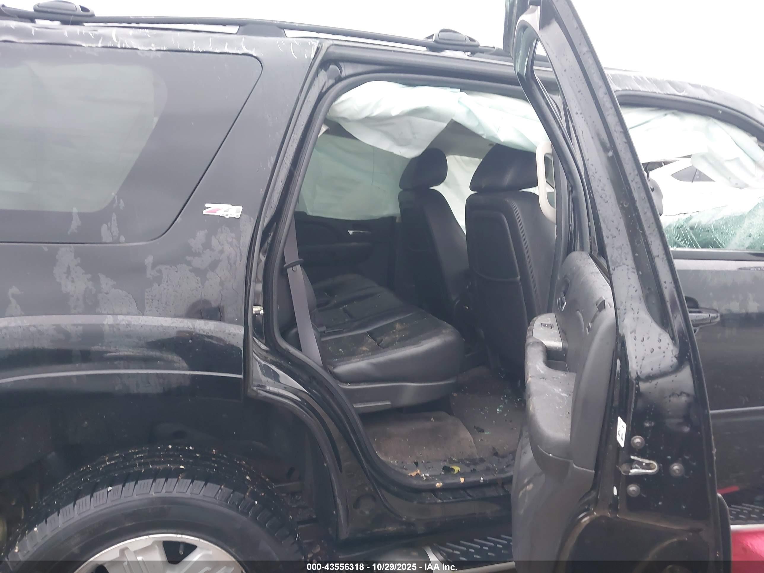 CHEVROLET TAHOE image 8