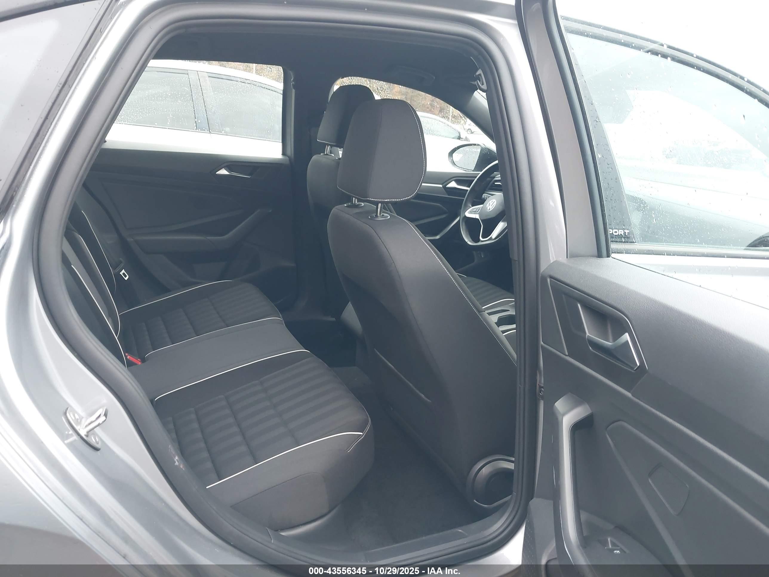 VOLKSWAGEN JETTA image 8