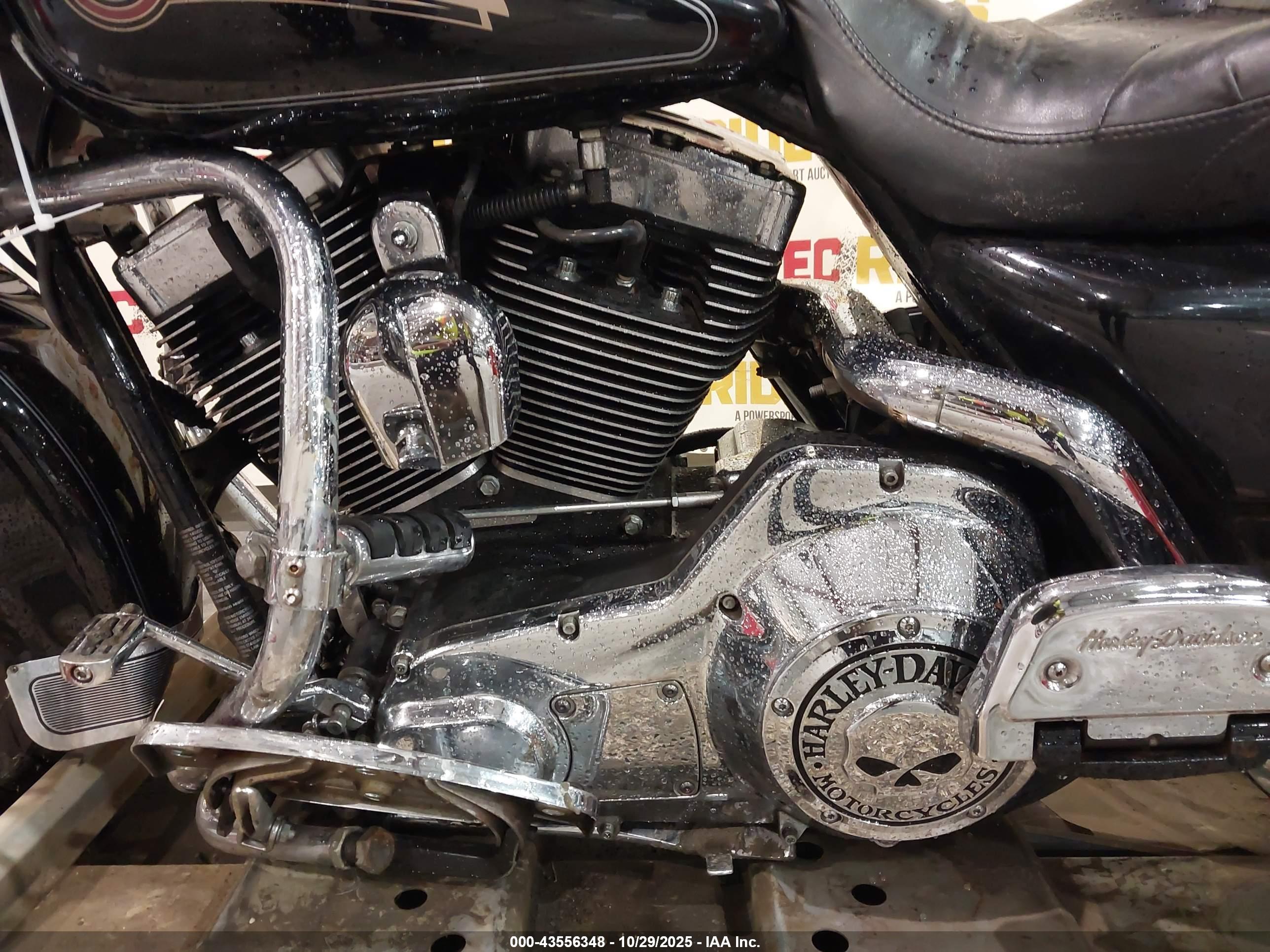 HARLEY-DAVIDSON FLHTCI image 9