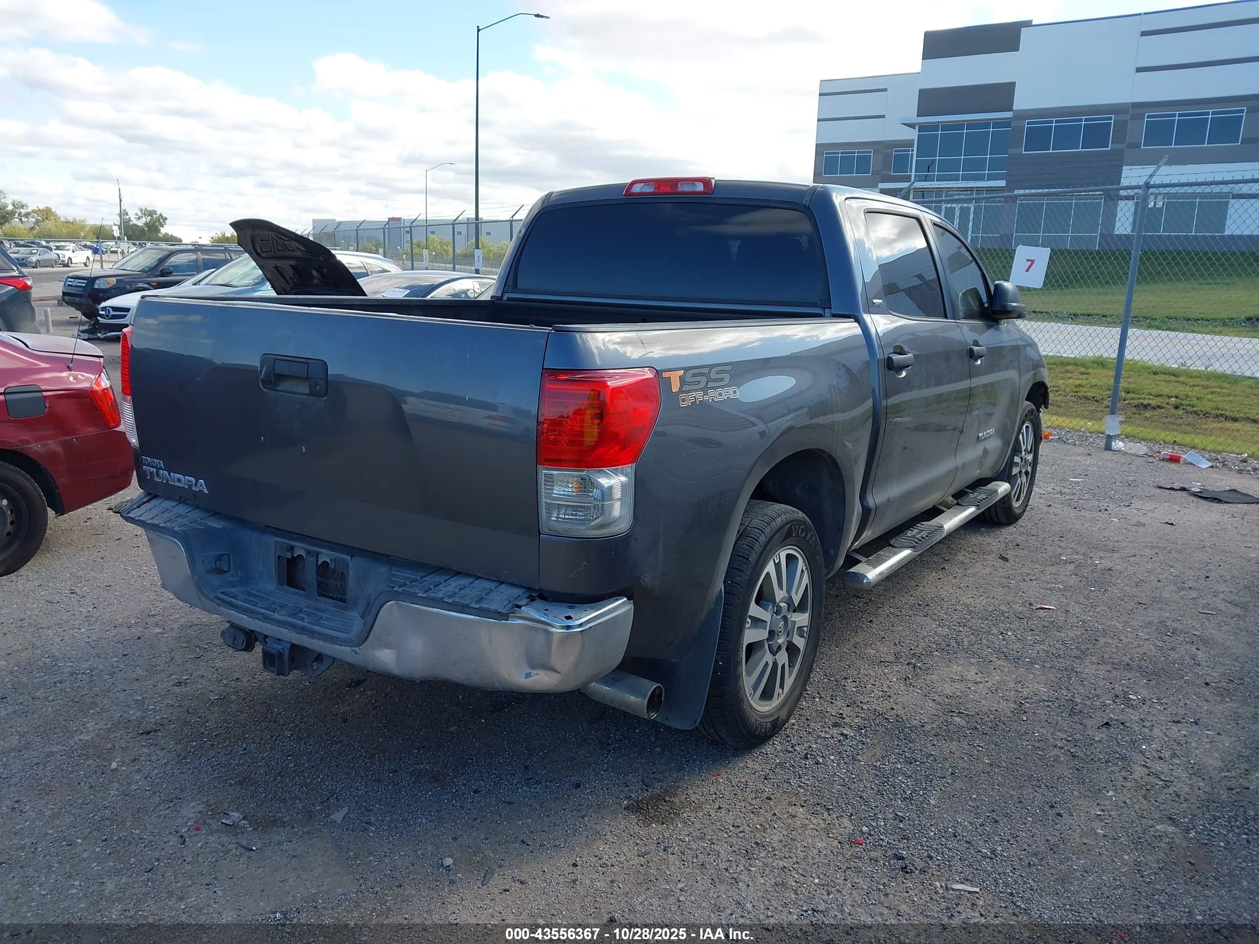 TOYOTA TUNDRA image 4