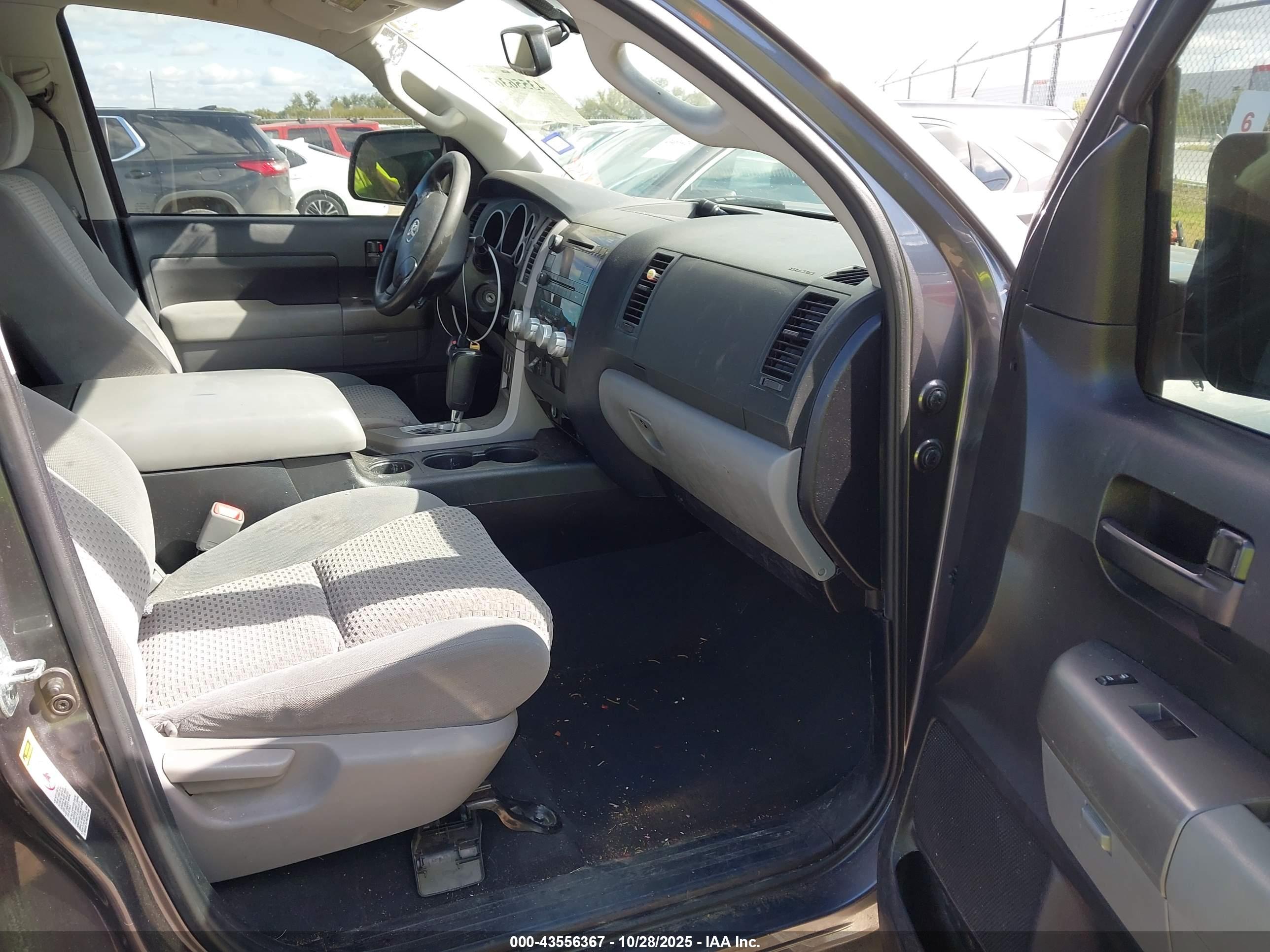 TOYOTA TUNDRA image 5
