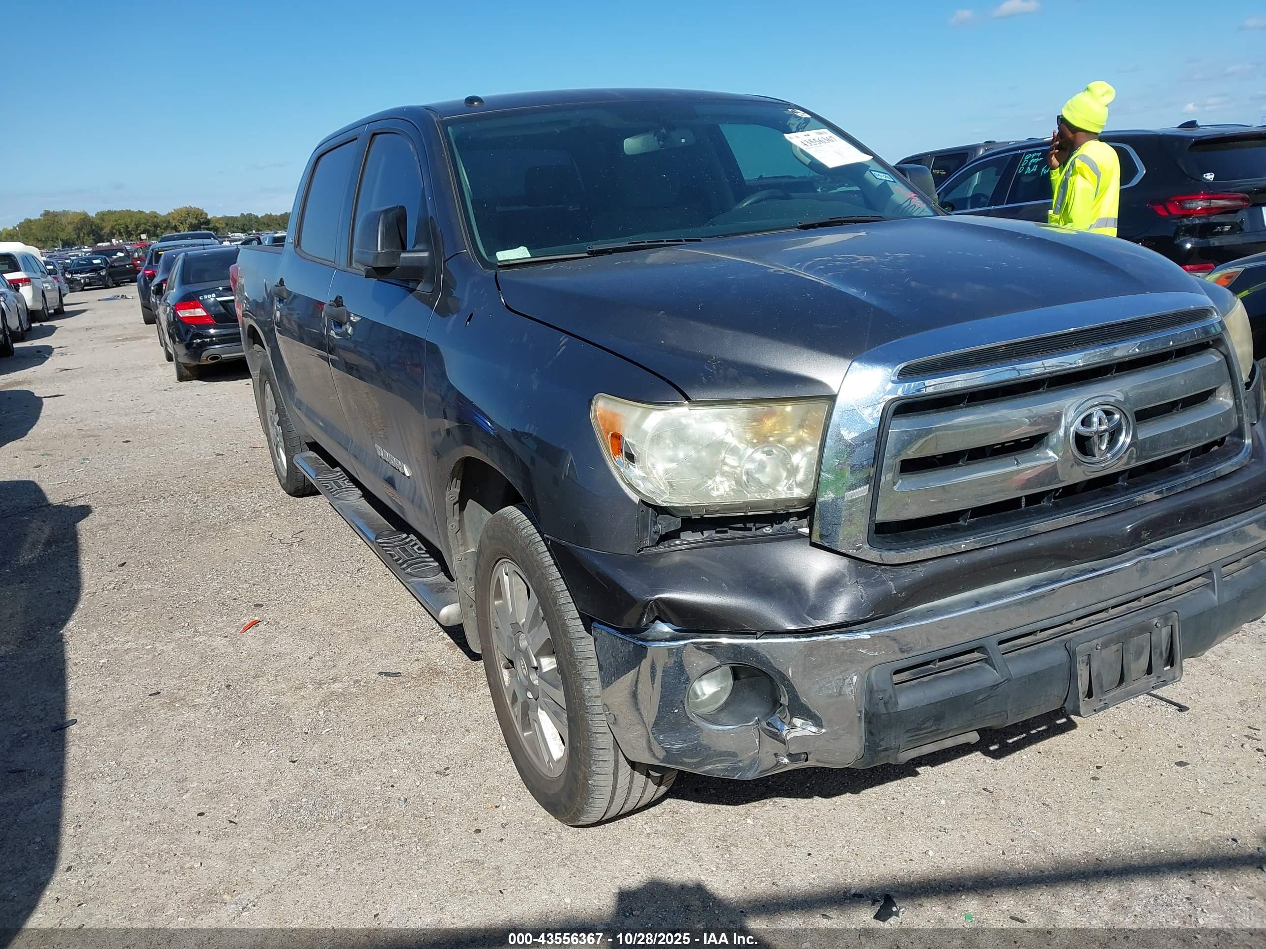 TOYOTA TUNDRA image 6