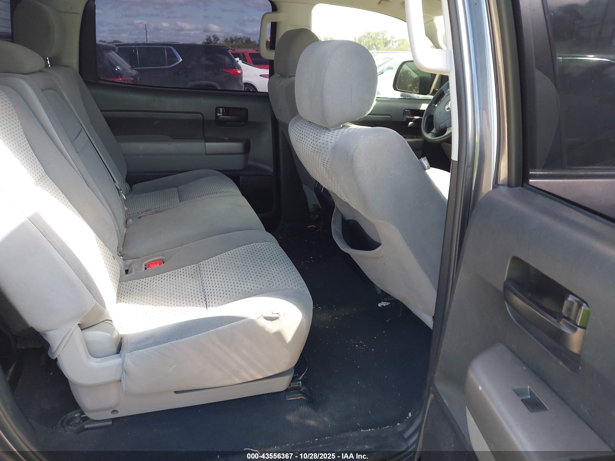 TOYOTA TUNDRA image 8