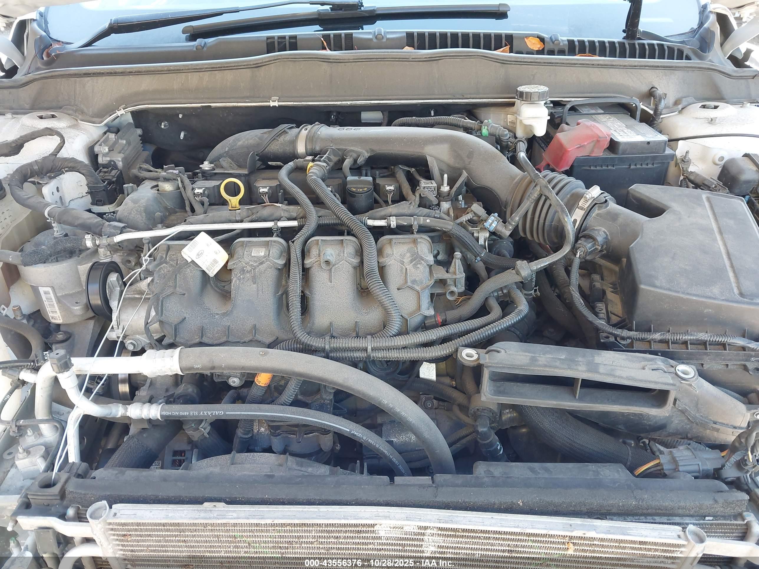 FORD FUSION image 10