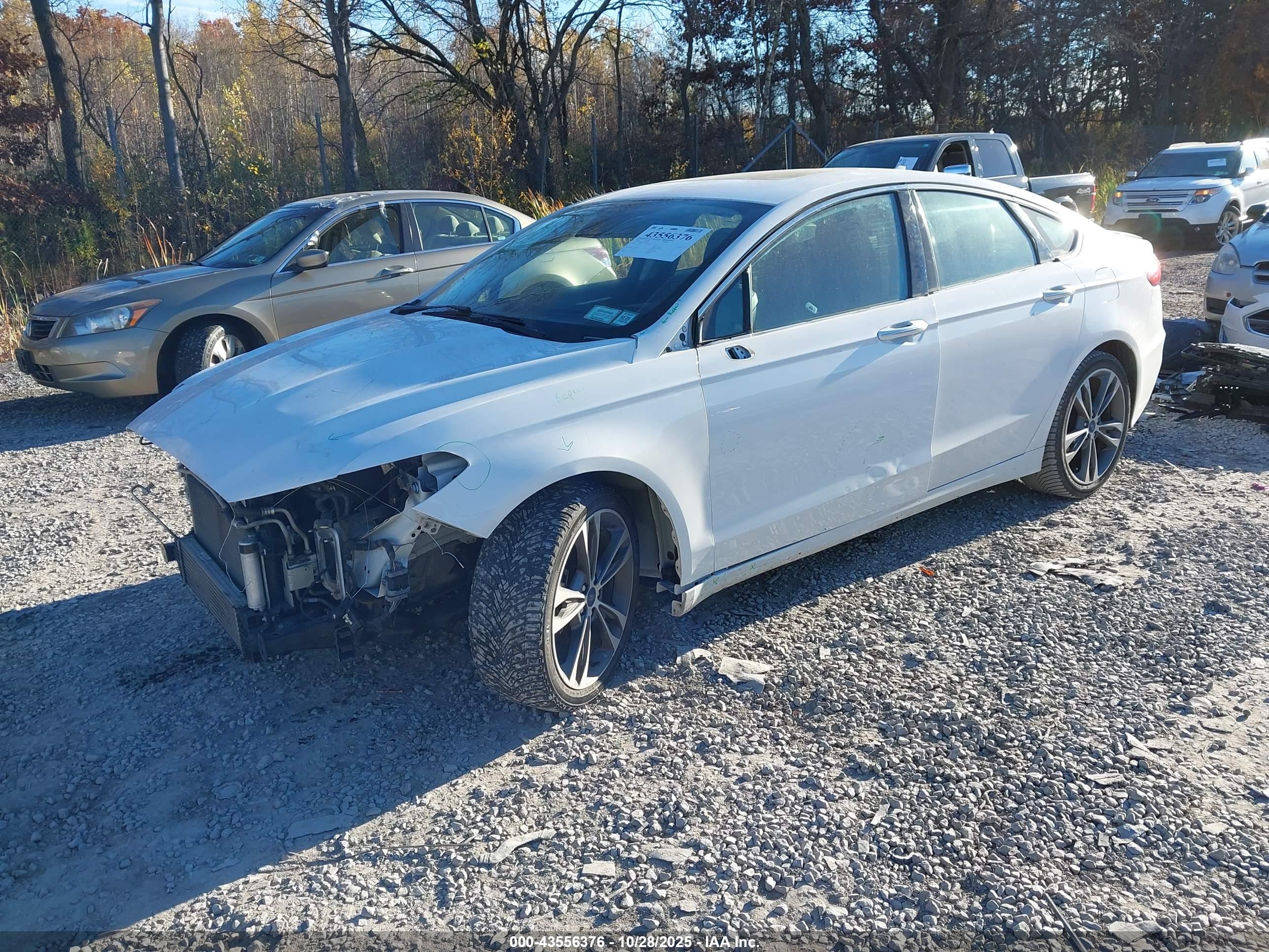 FORD FUSION image 2