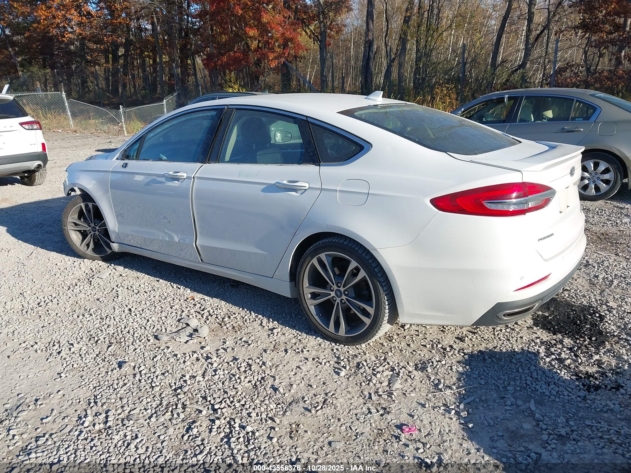 FORD FUSION image 3