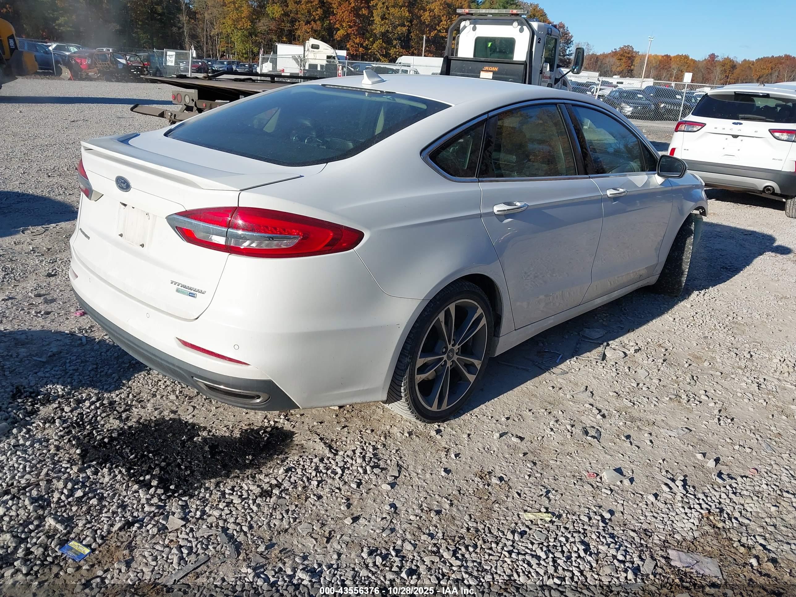 FORD FUSION image 4