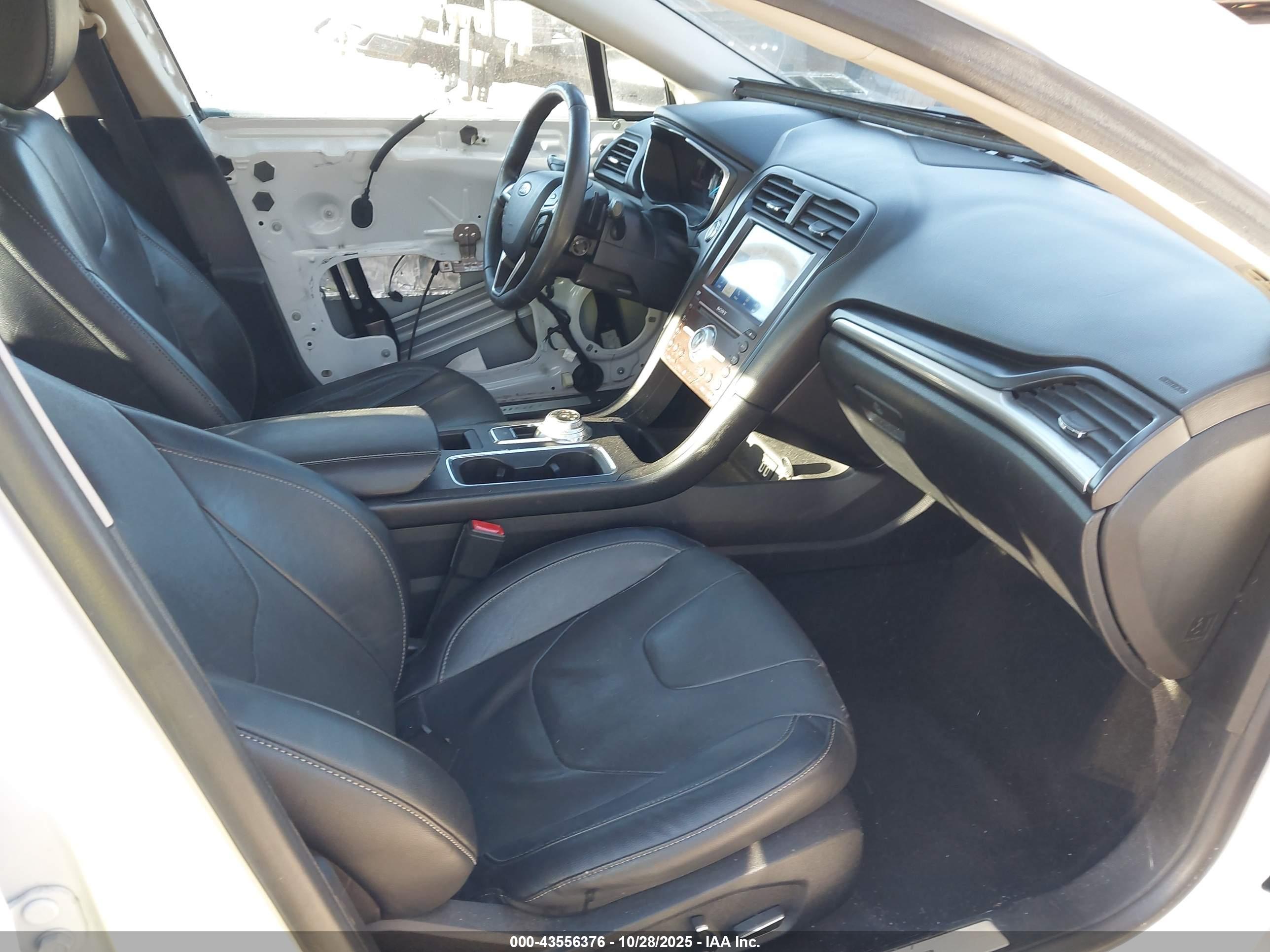 FORD FUSION image 5