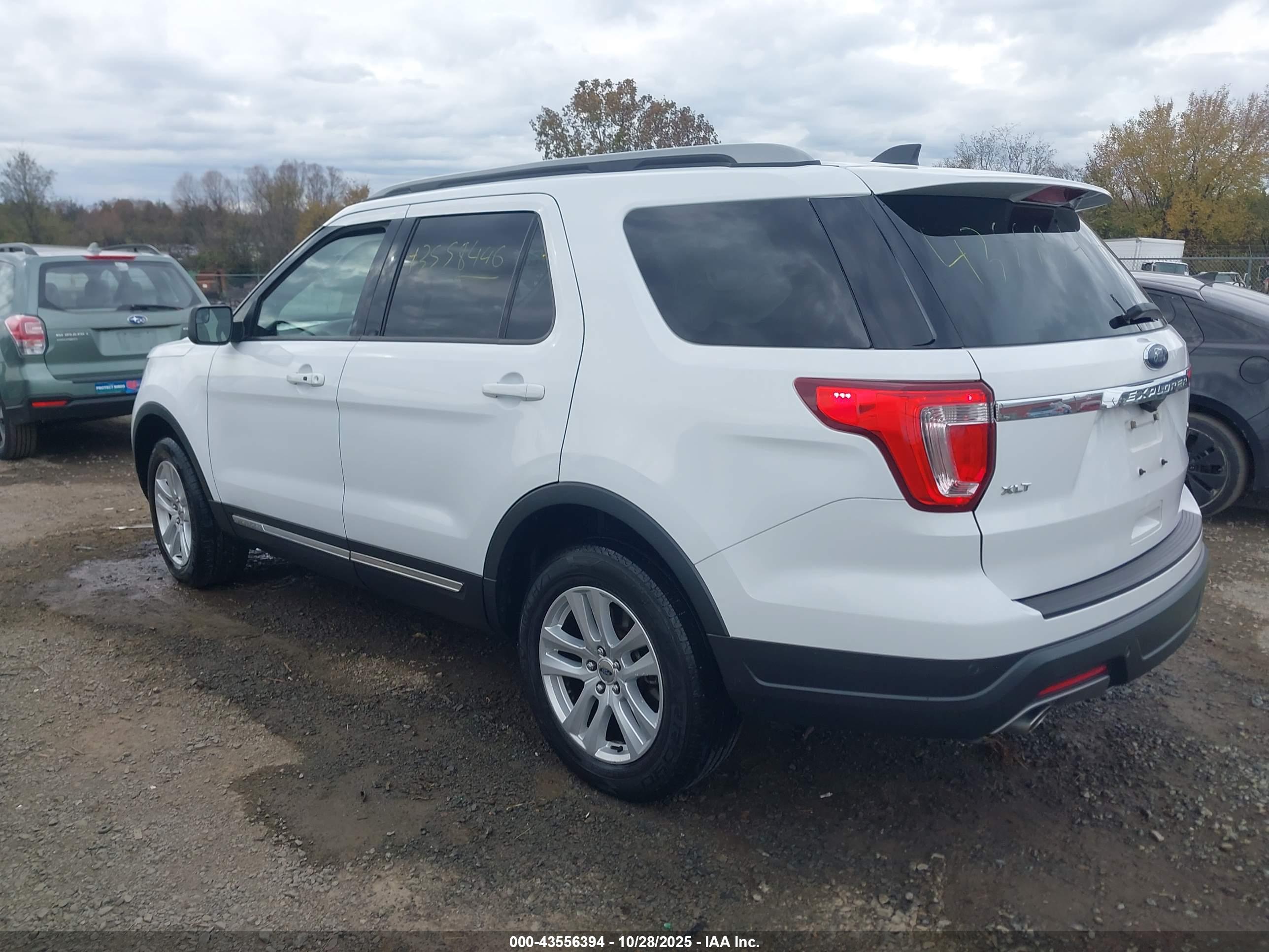 FORD EXPLORER image 3