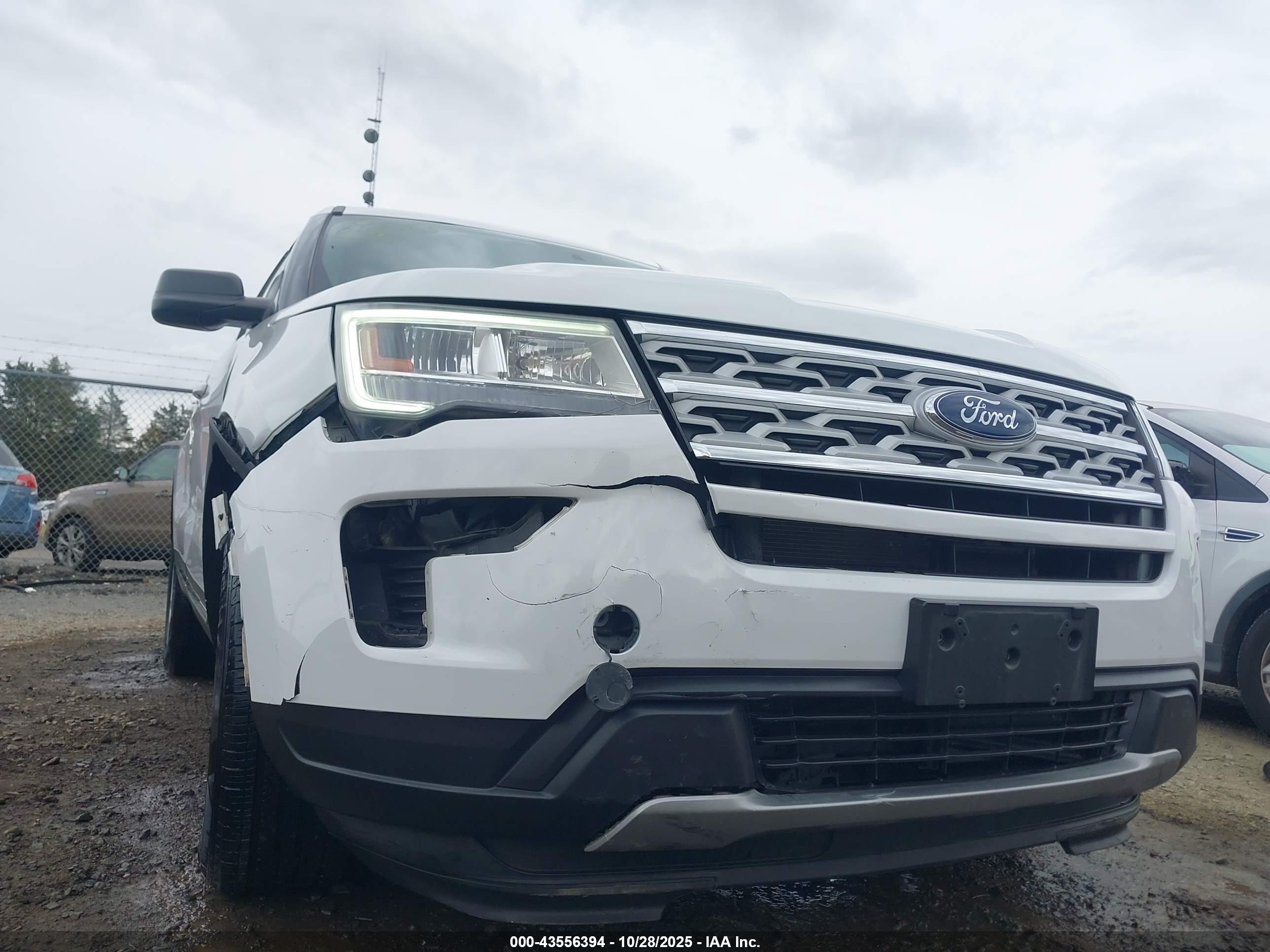 FORD EXPLORER image 6
