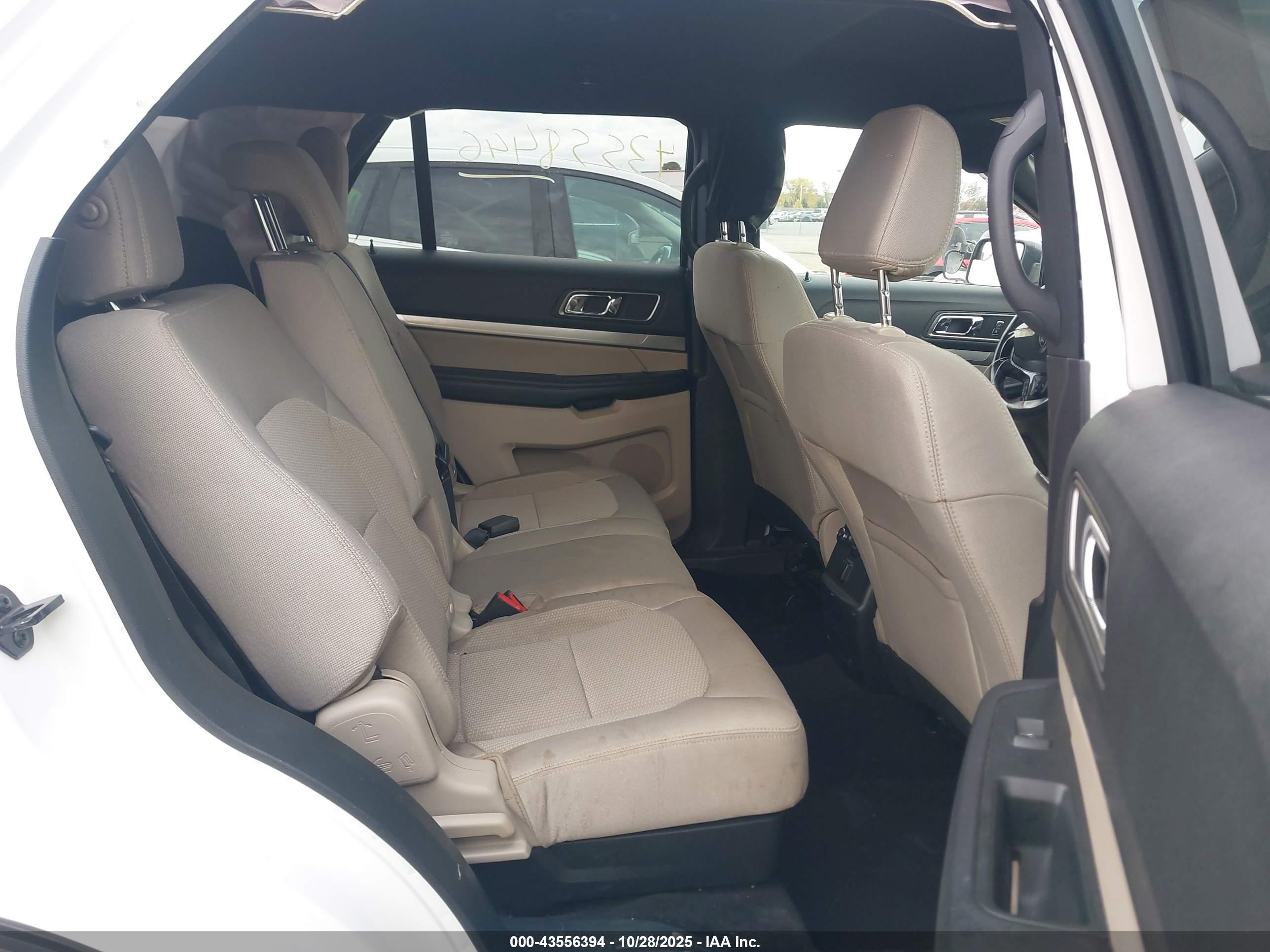 FORD EXPLORER image 8