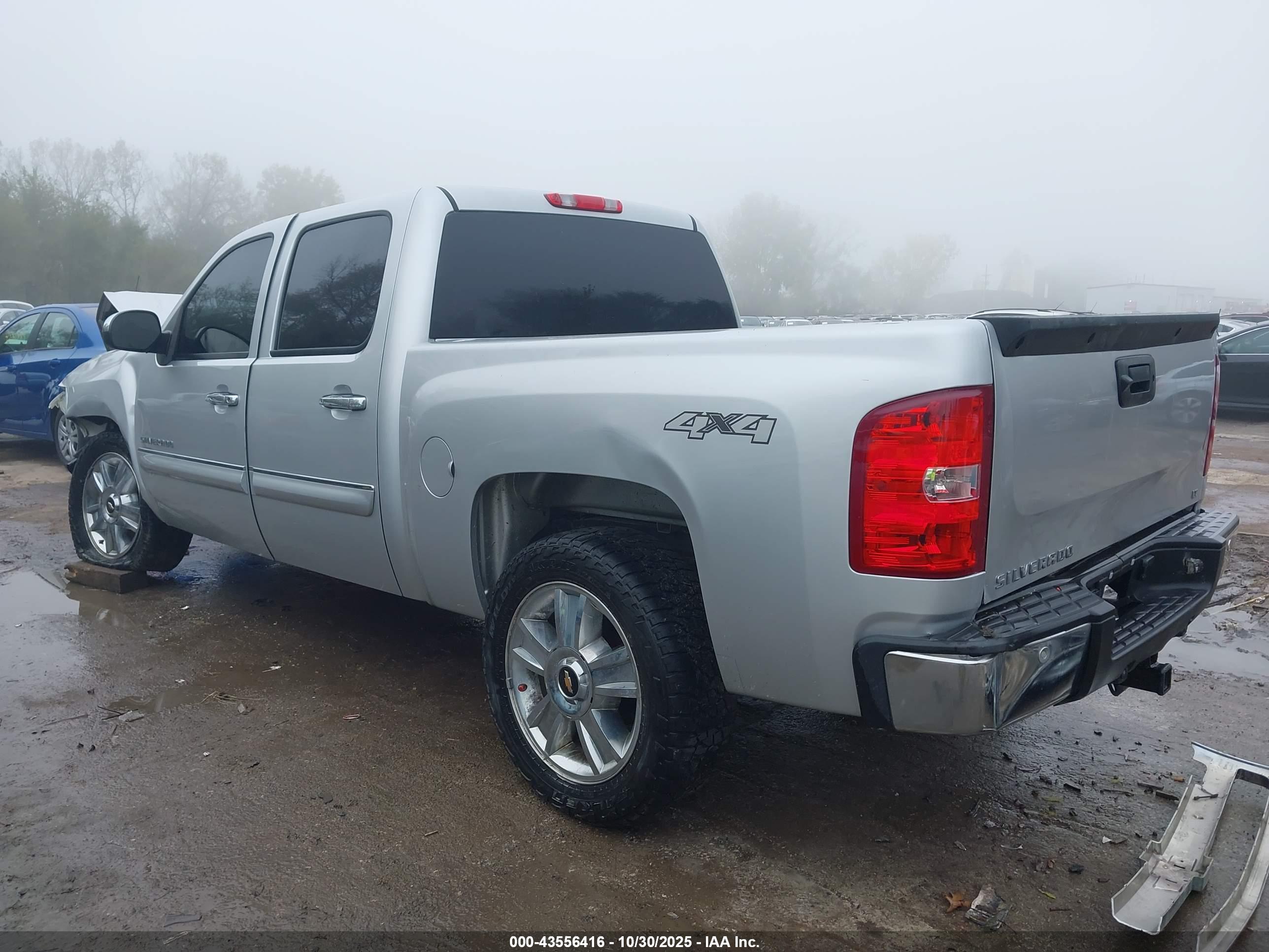 CHEVROLET SILVERADO image 3