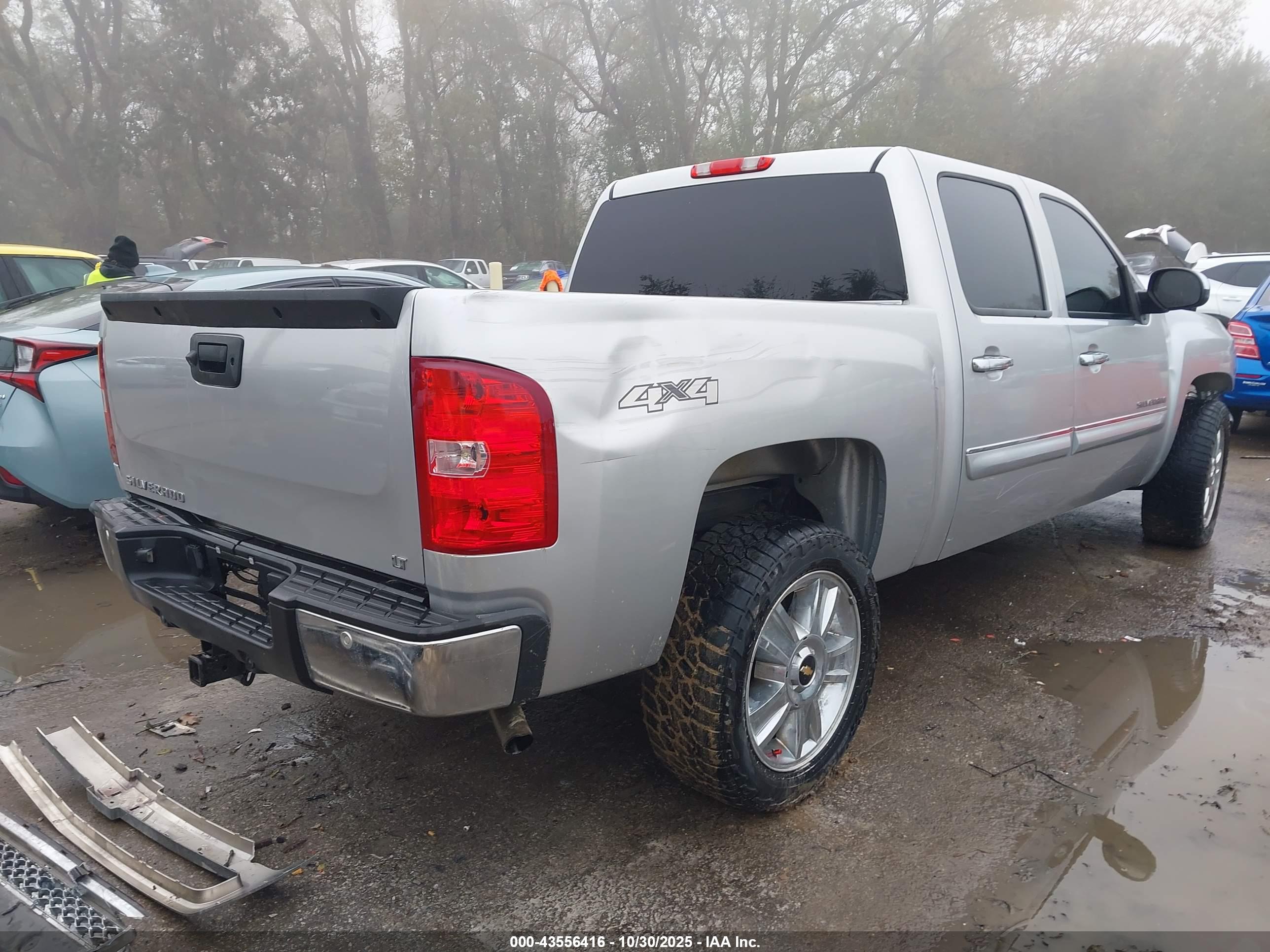 CHEVROLET SILVERADO image 4