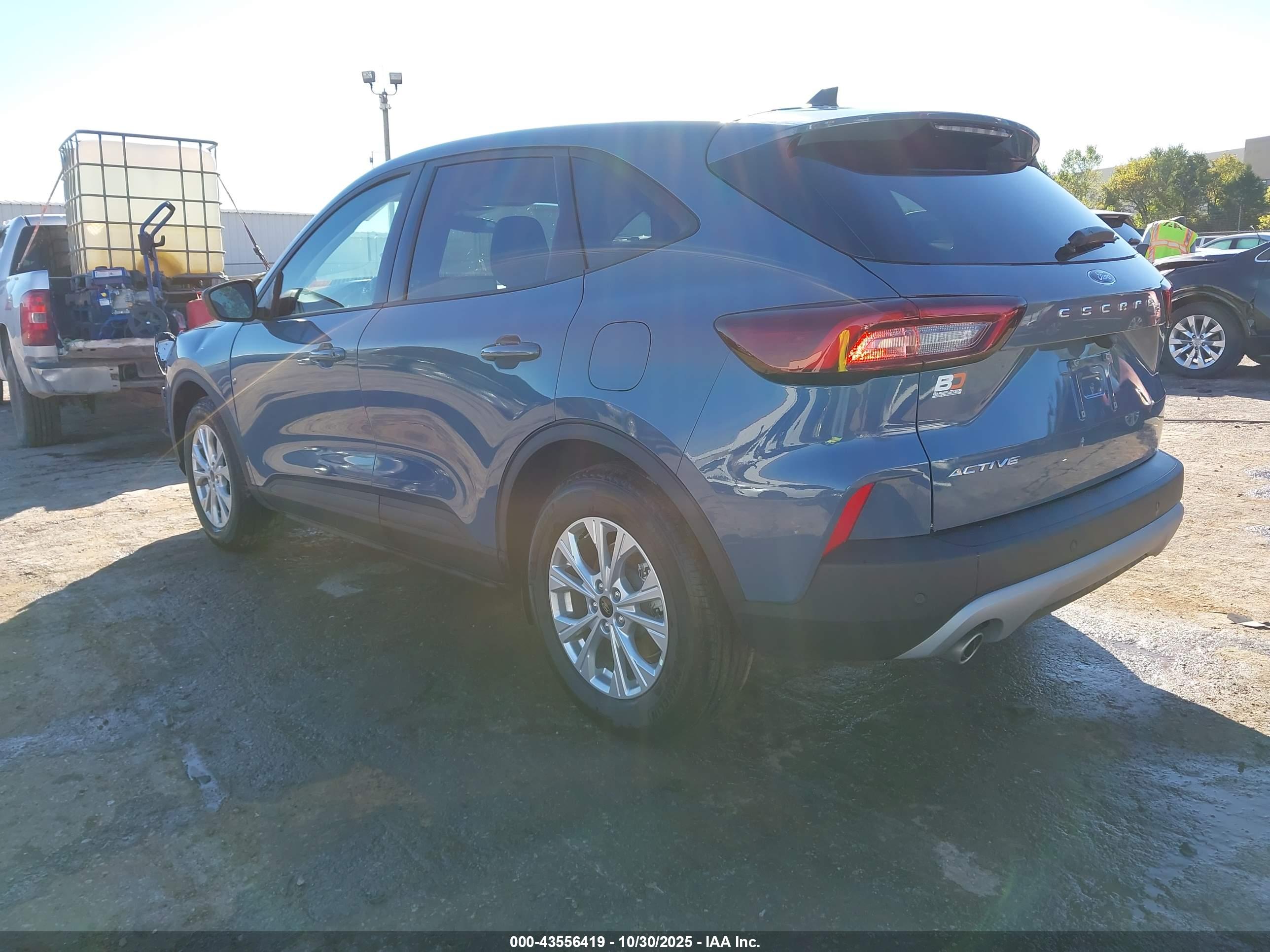 FORD ESCAPE image 3