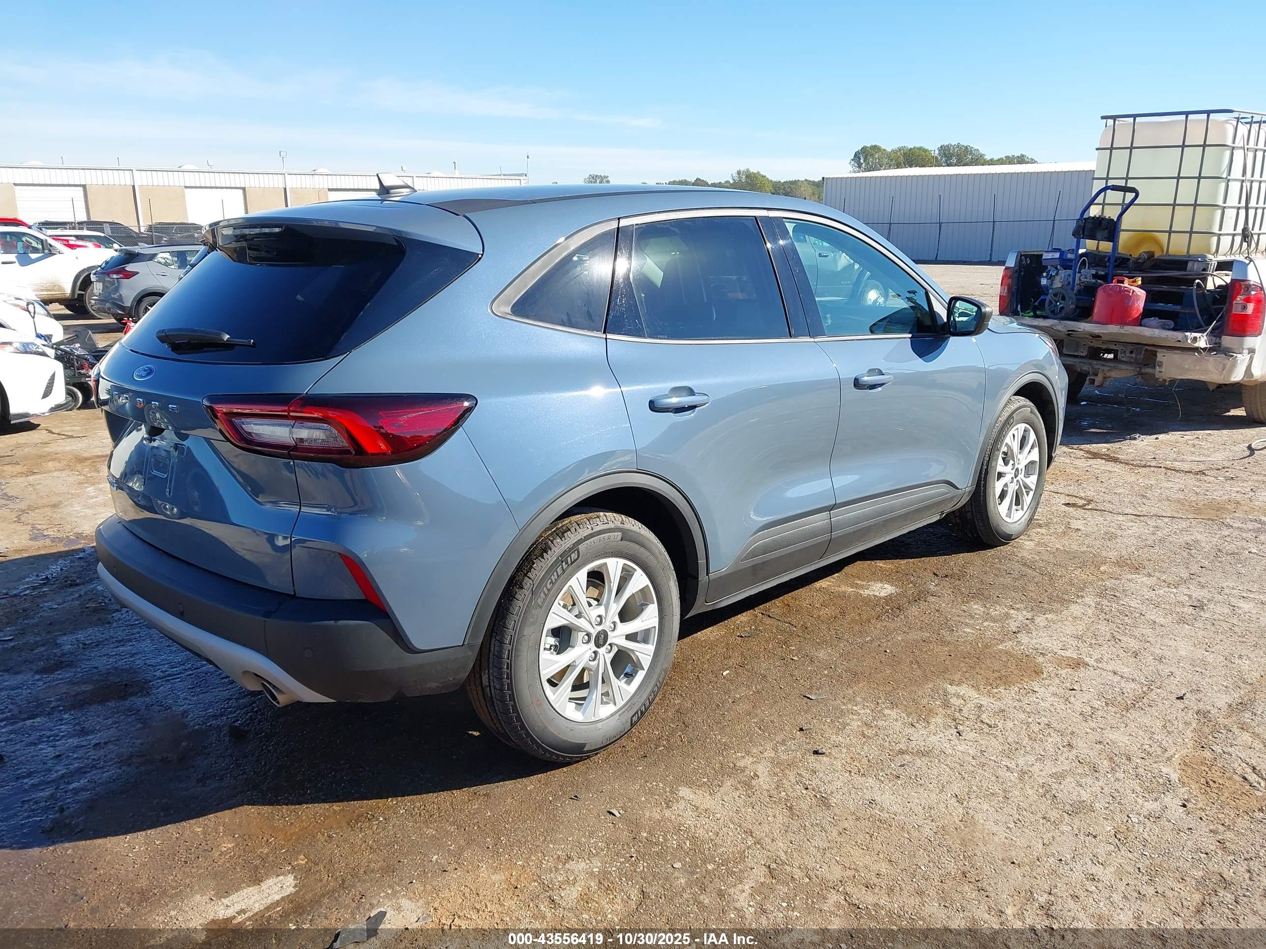 FORD ESCAPE image 4