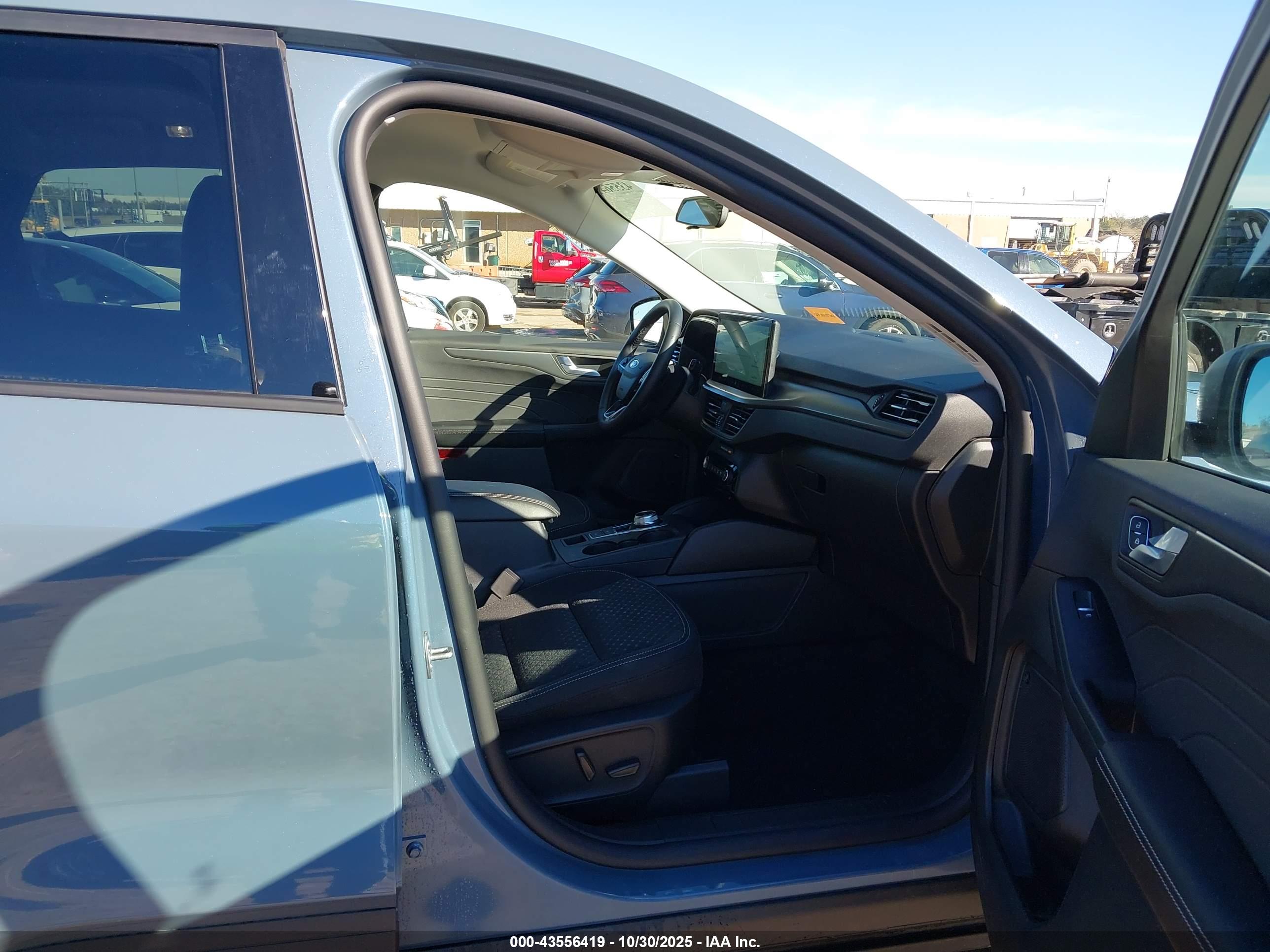 FORD ESCAPE image 5