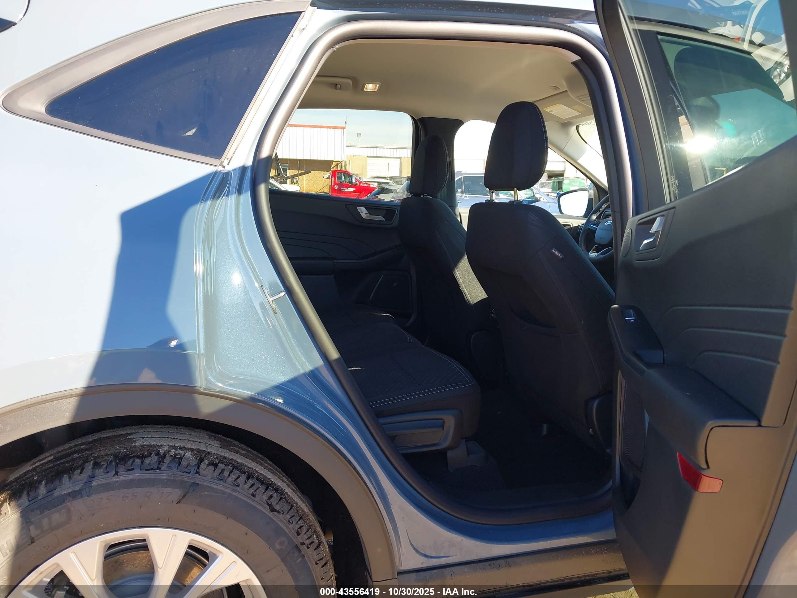 FORD ESCAPE image 8