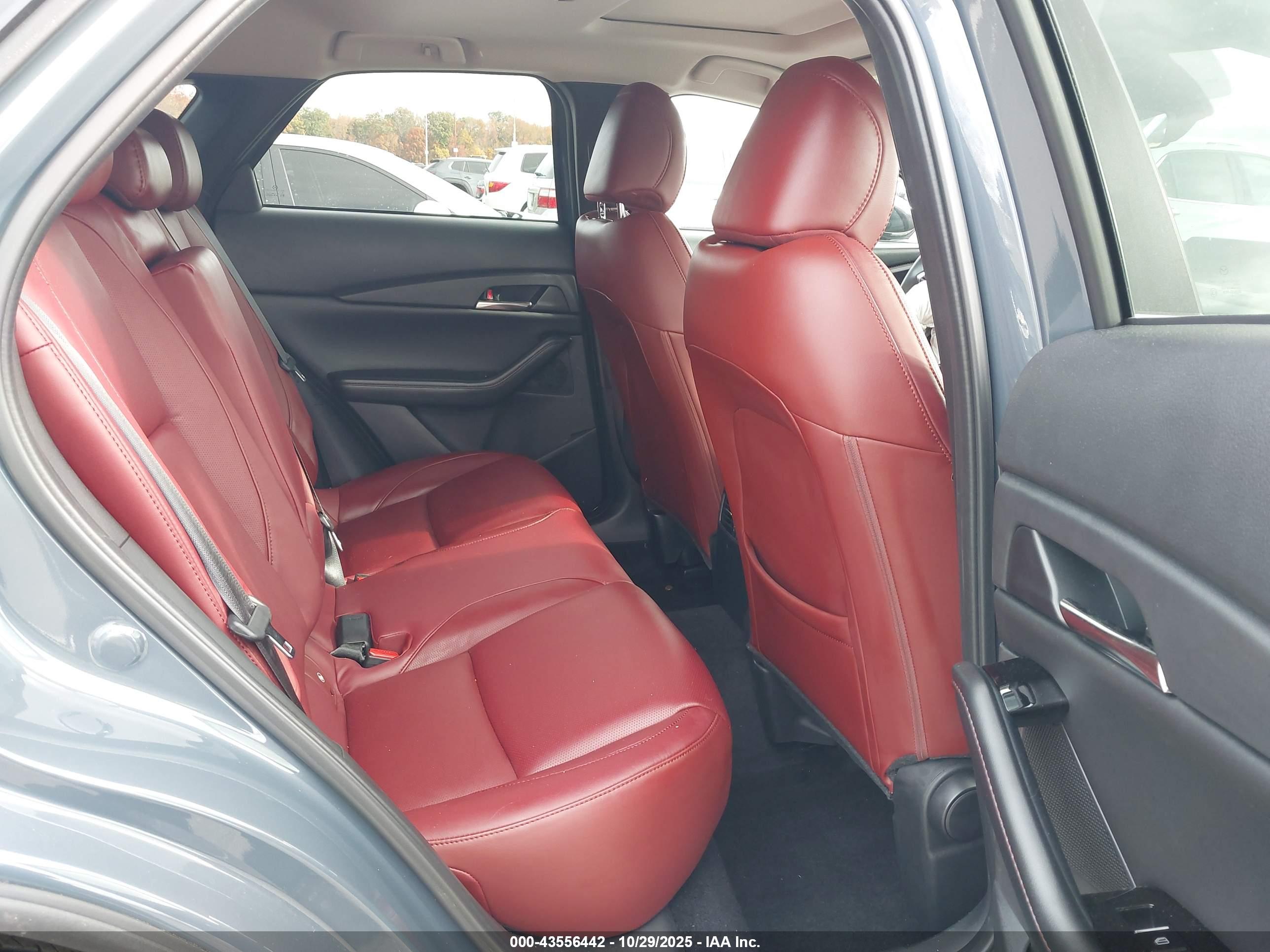 MAZDA CX-30 image 8