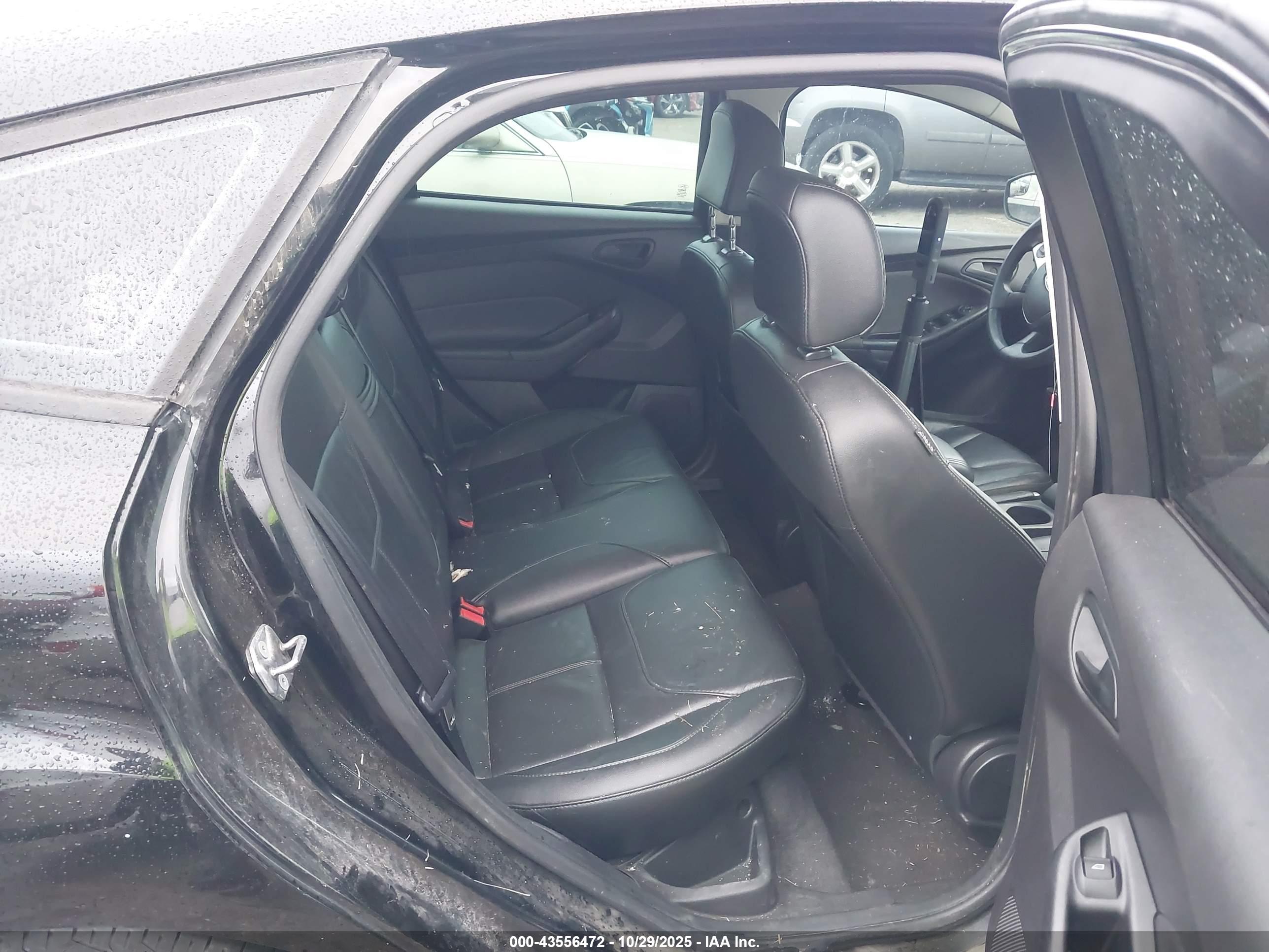 FORD FOCUS image 8