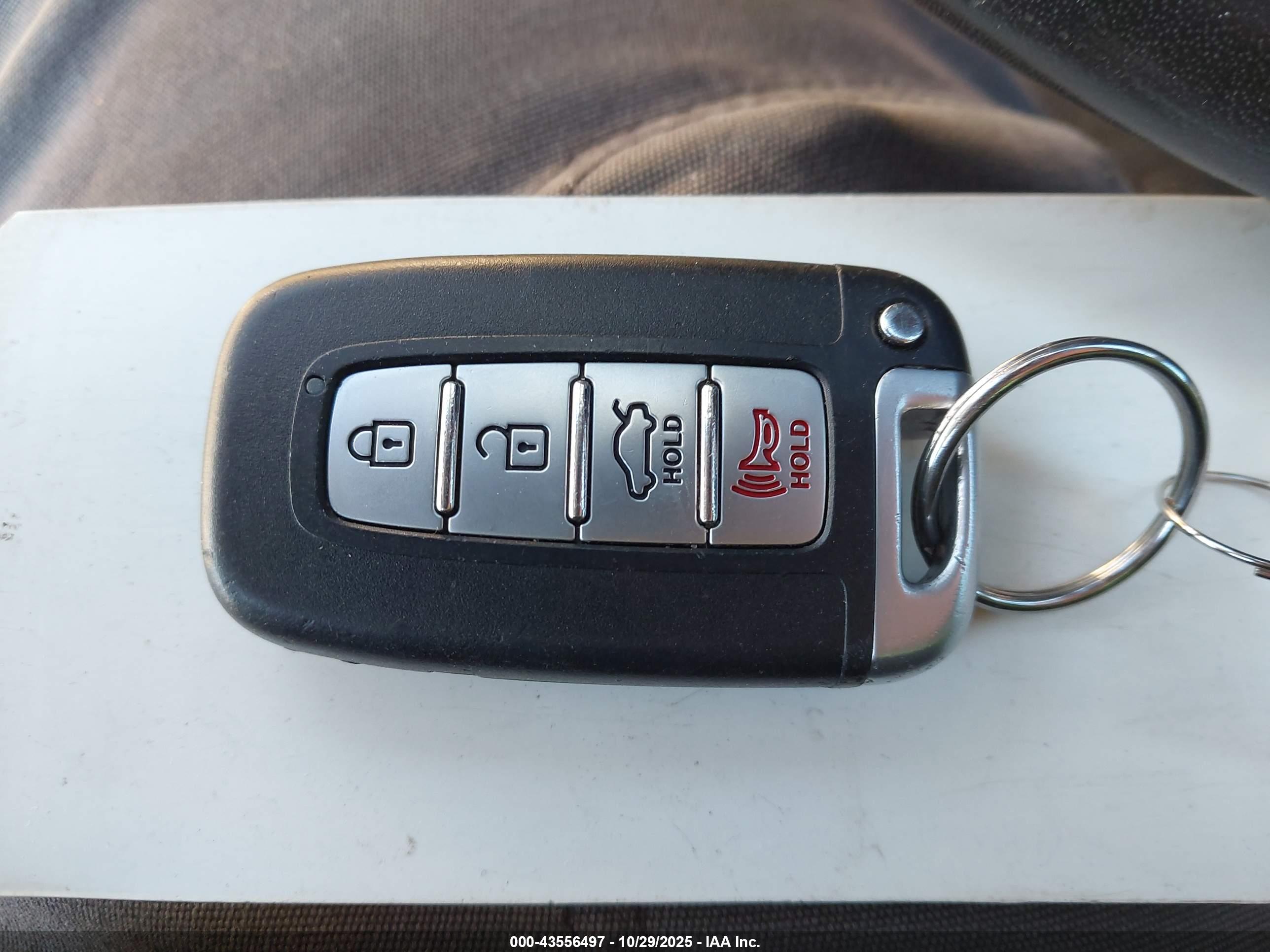 HYUNDAI ELANTRA image 11