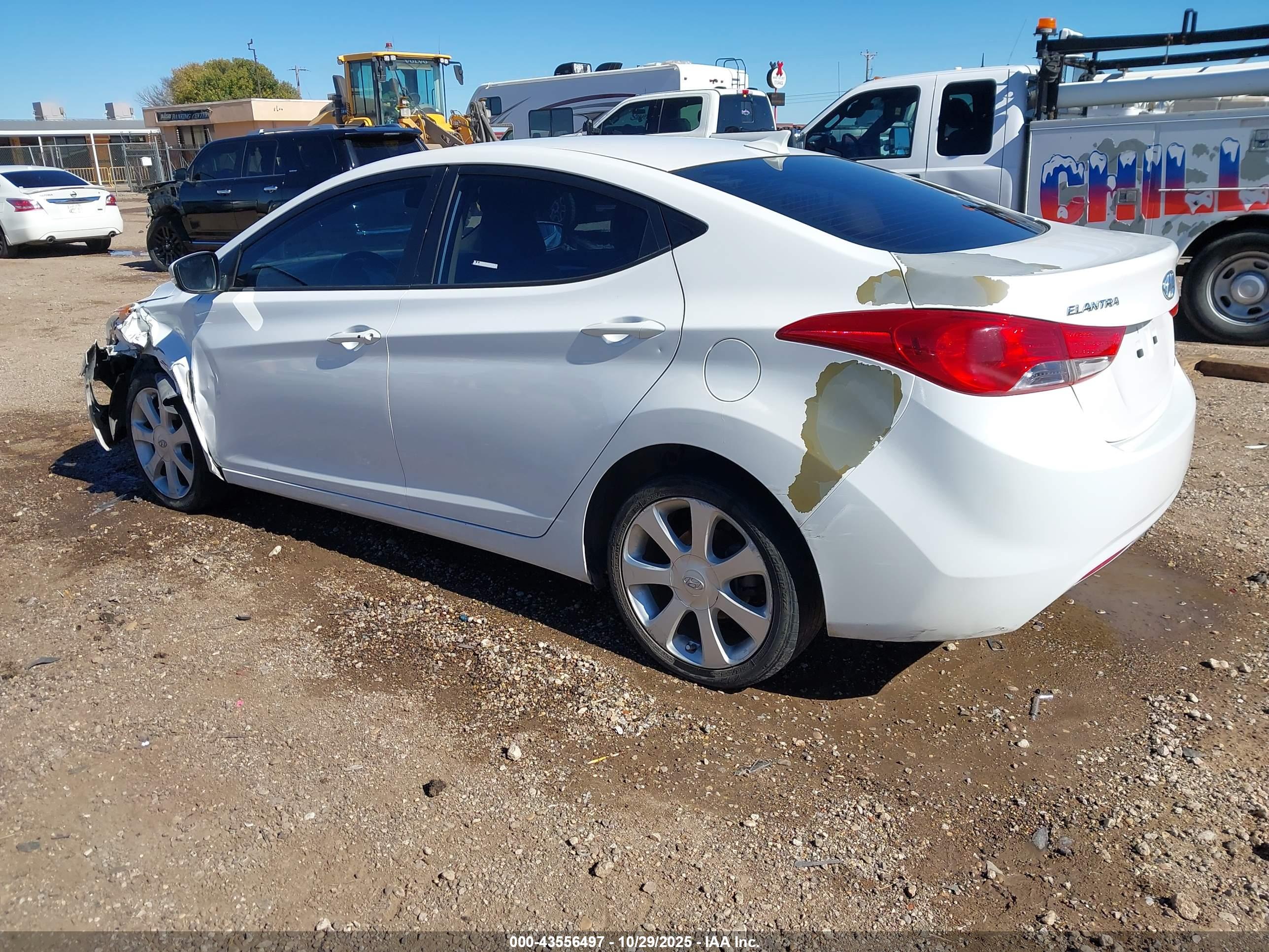 HYUNDAI ELANTRA image 3
