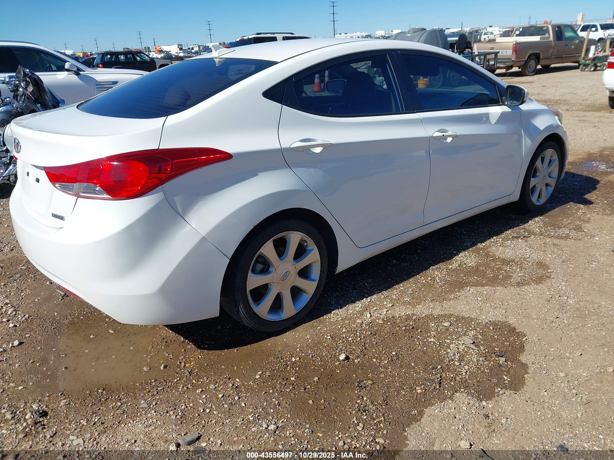HYUNDAI ELANTRA image 4