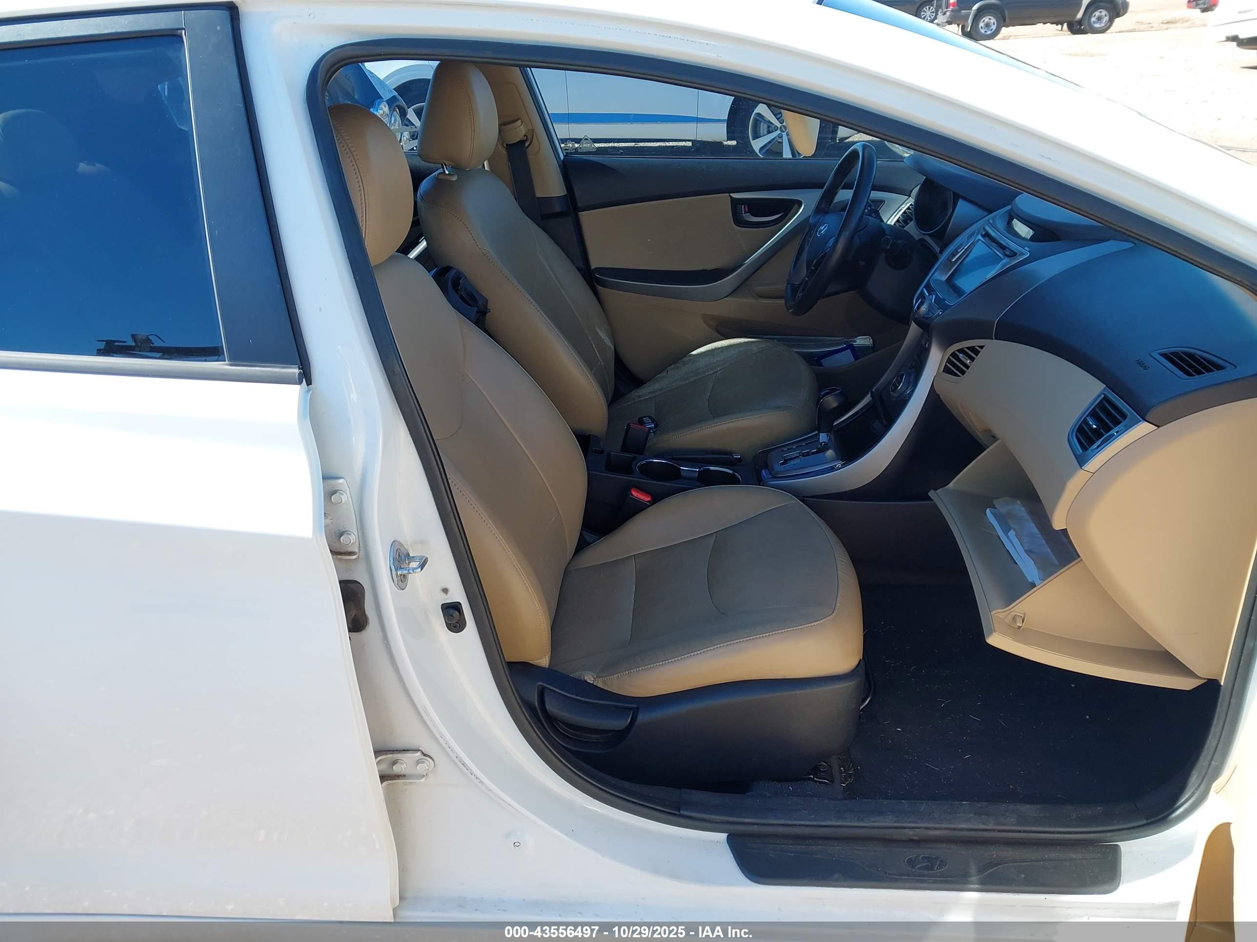 HYUNDAI ELANTRA image 5