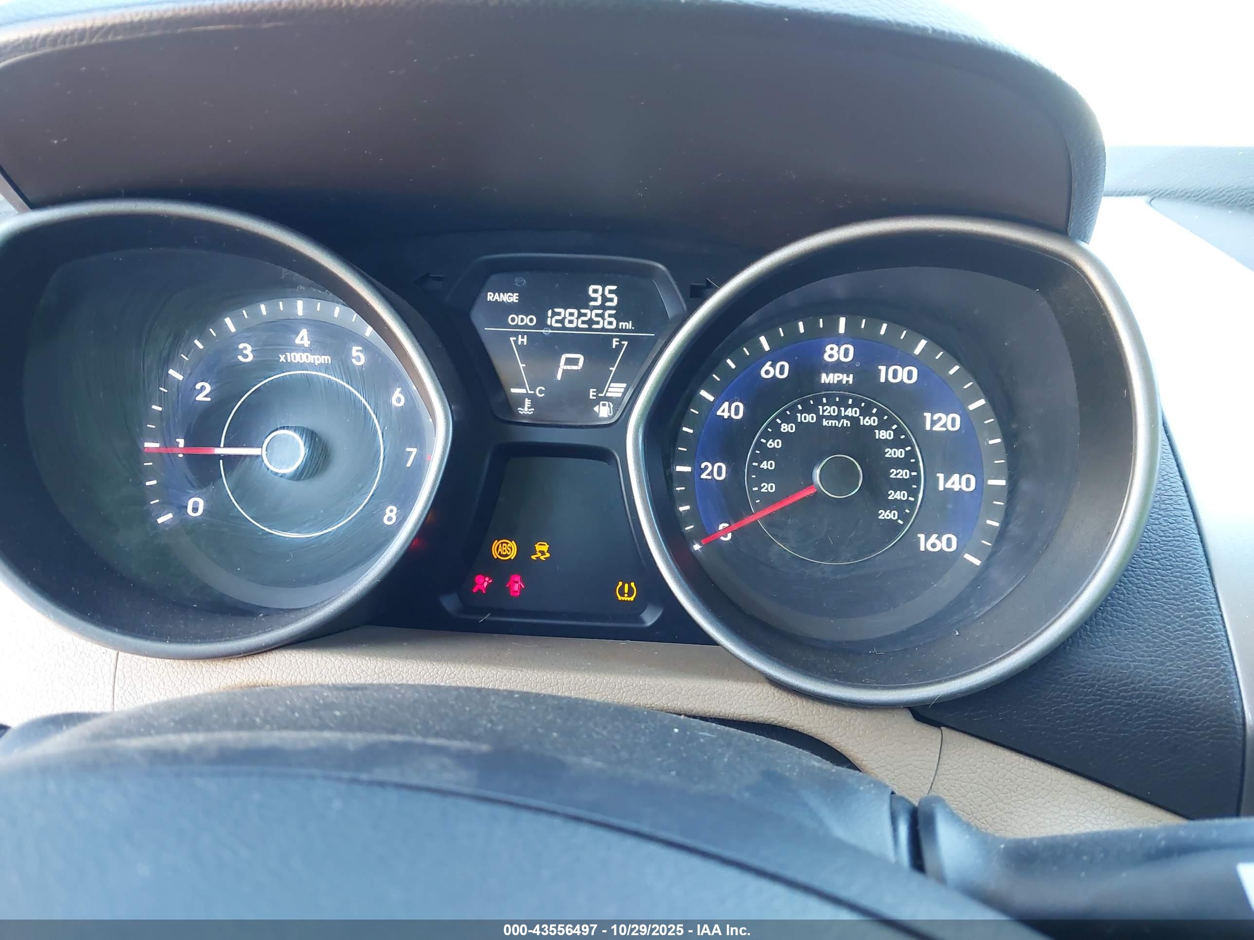 HYUNDAI ELANTRA image 7