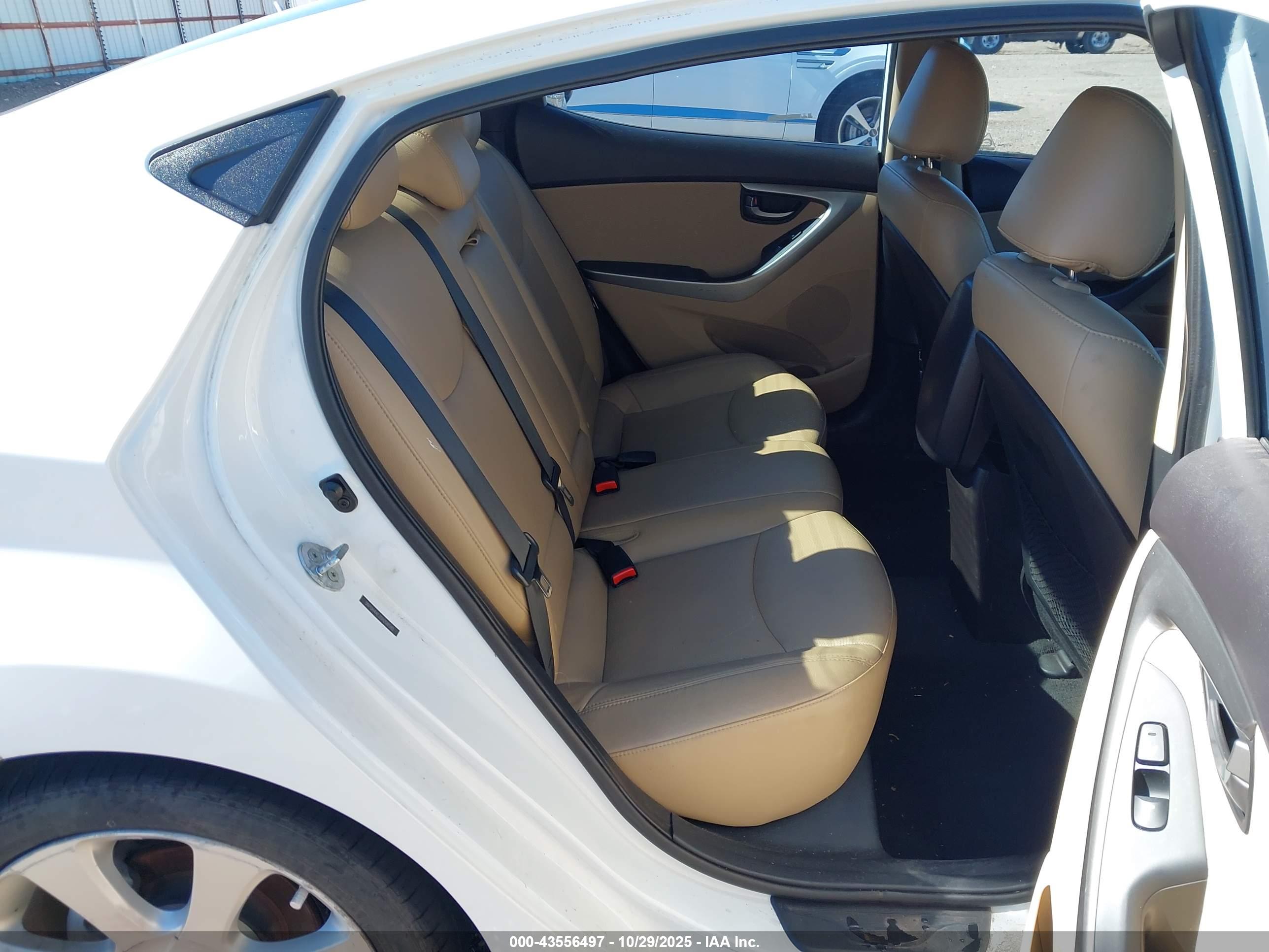 HYUNDAI ELANTRA image 8