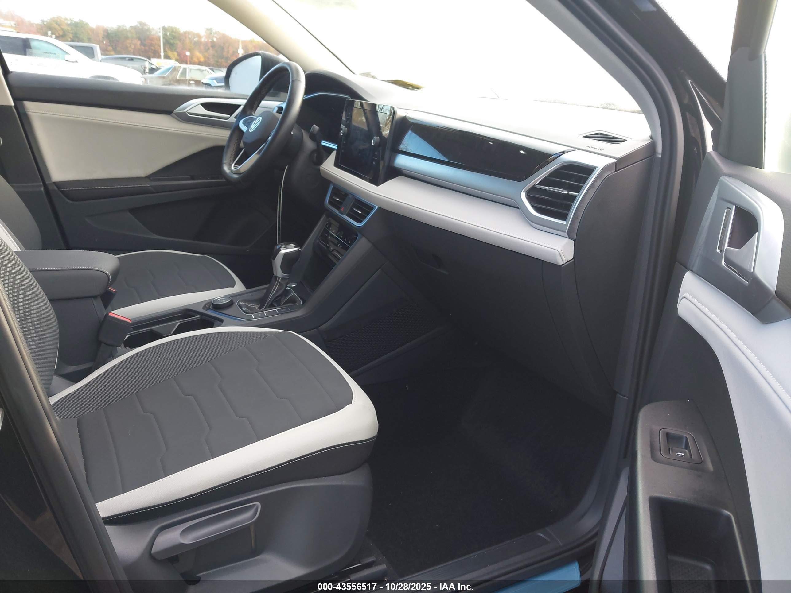 VOLKSWAGEN TAOS image 5