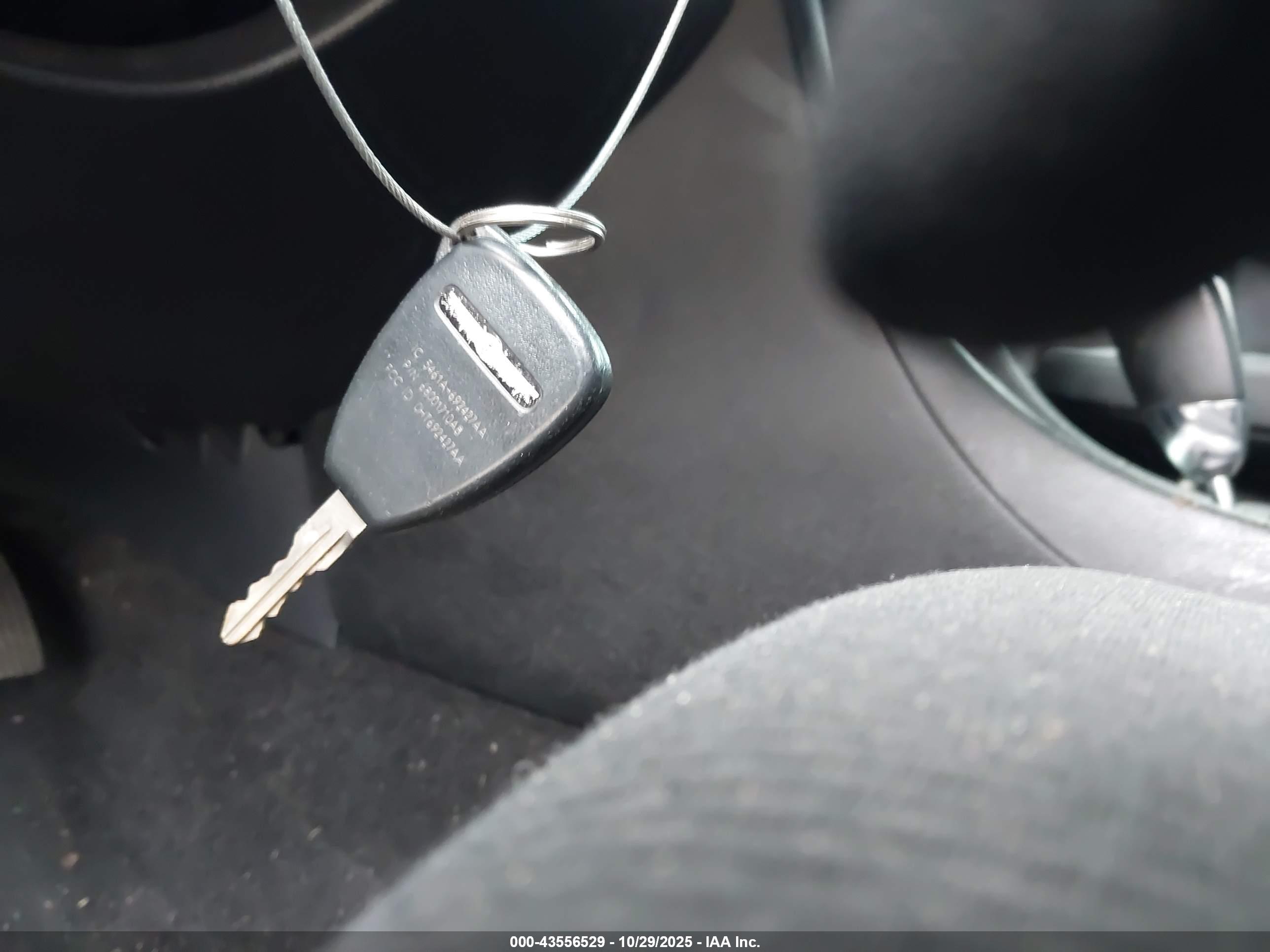 CHRYSLER 200 image 11