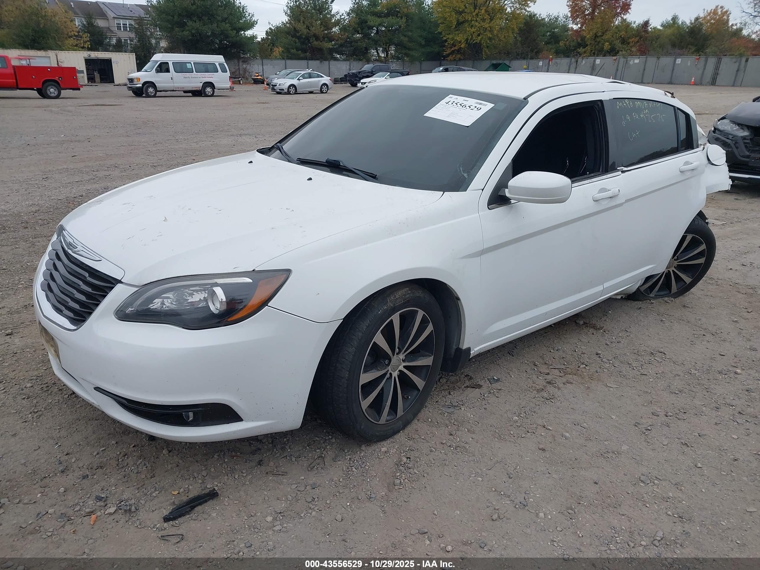 CHRYSLER 200 image 2
