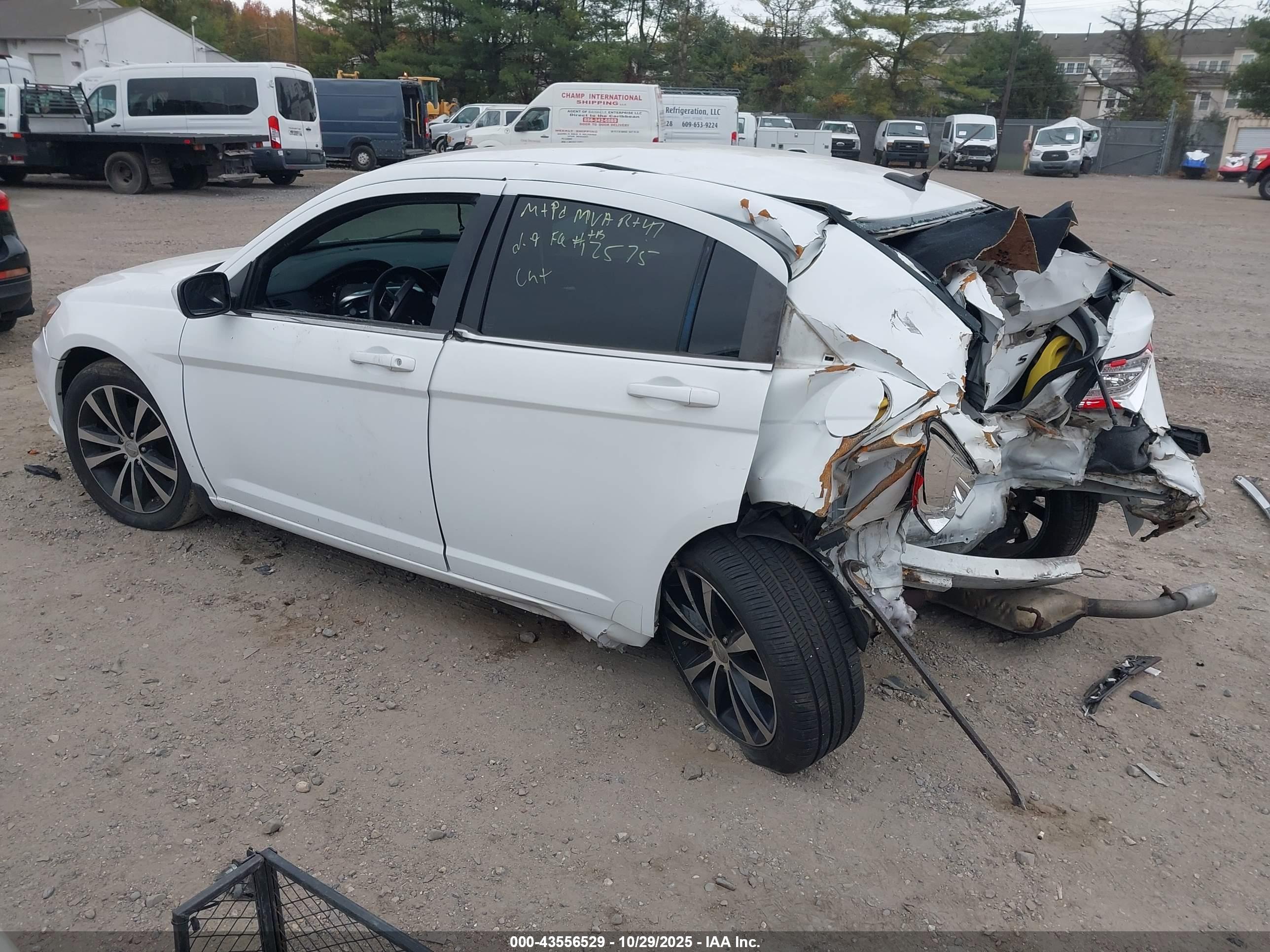 CHRYSLER 200 image 3