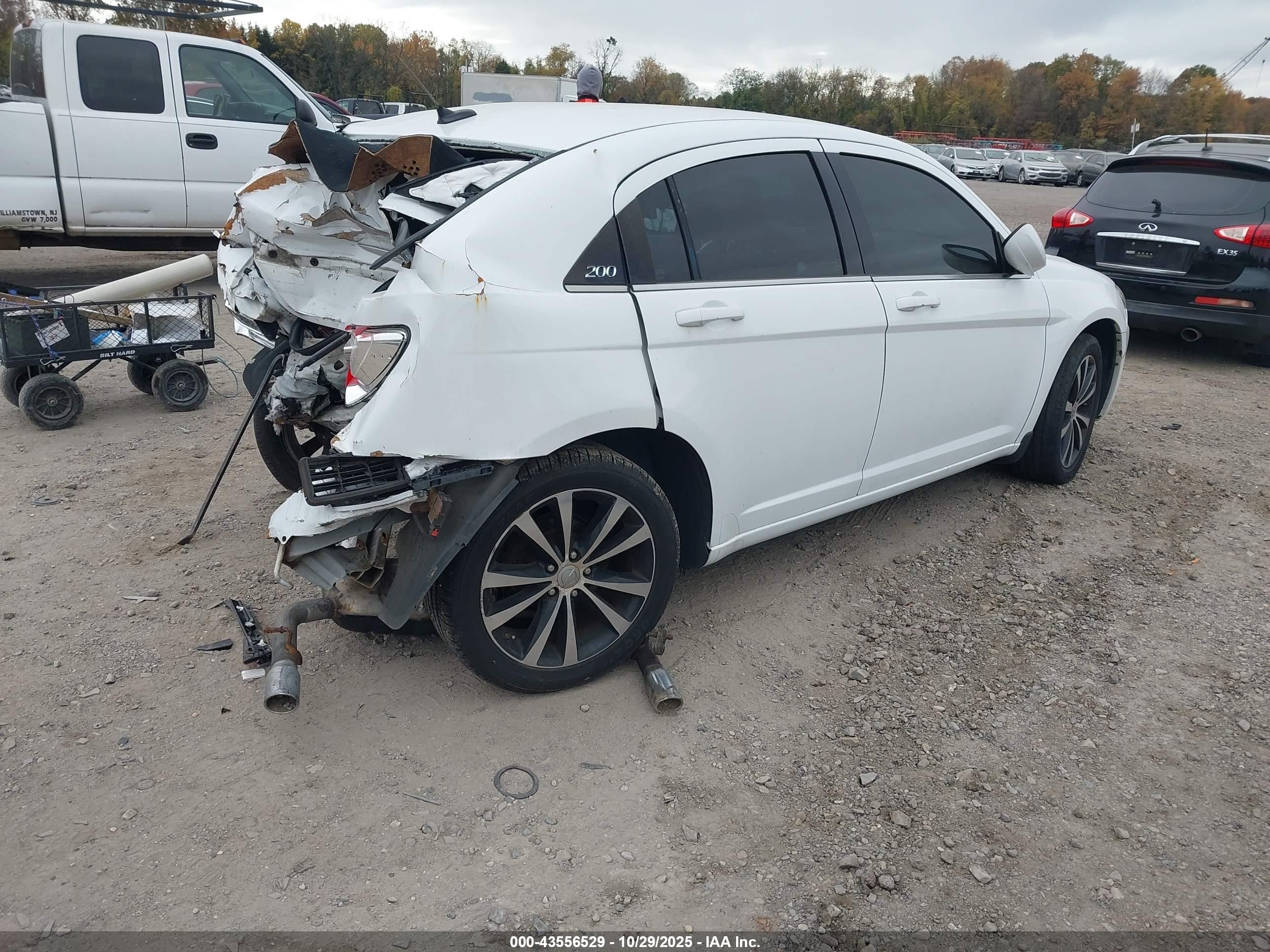 CHRYSLER 200 image 4