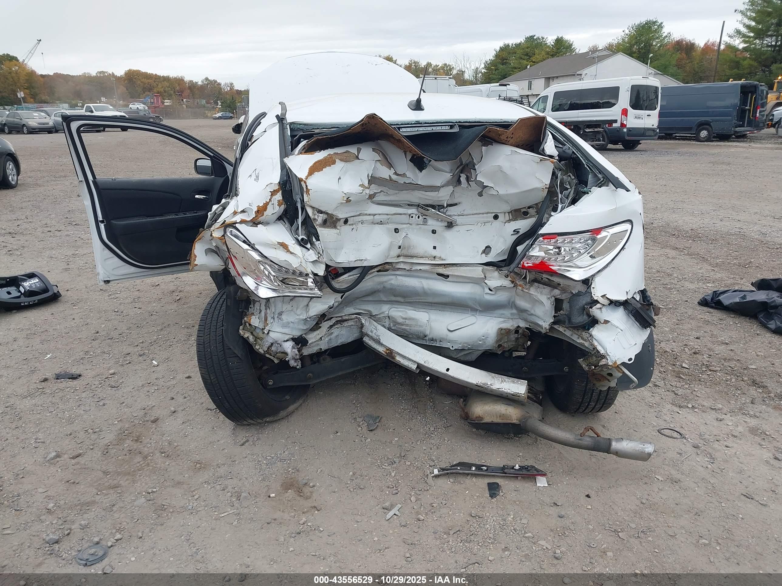 CHRYSLER 200 image 6