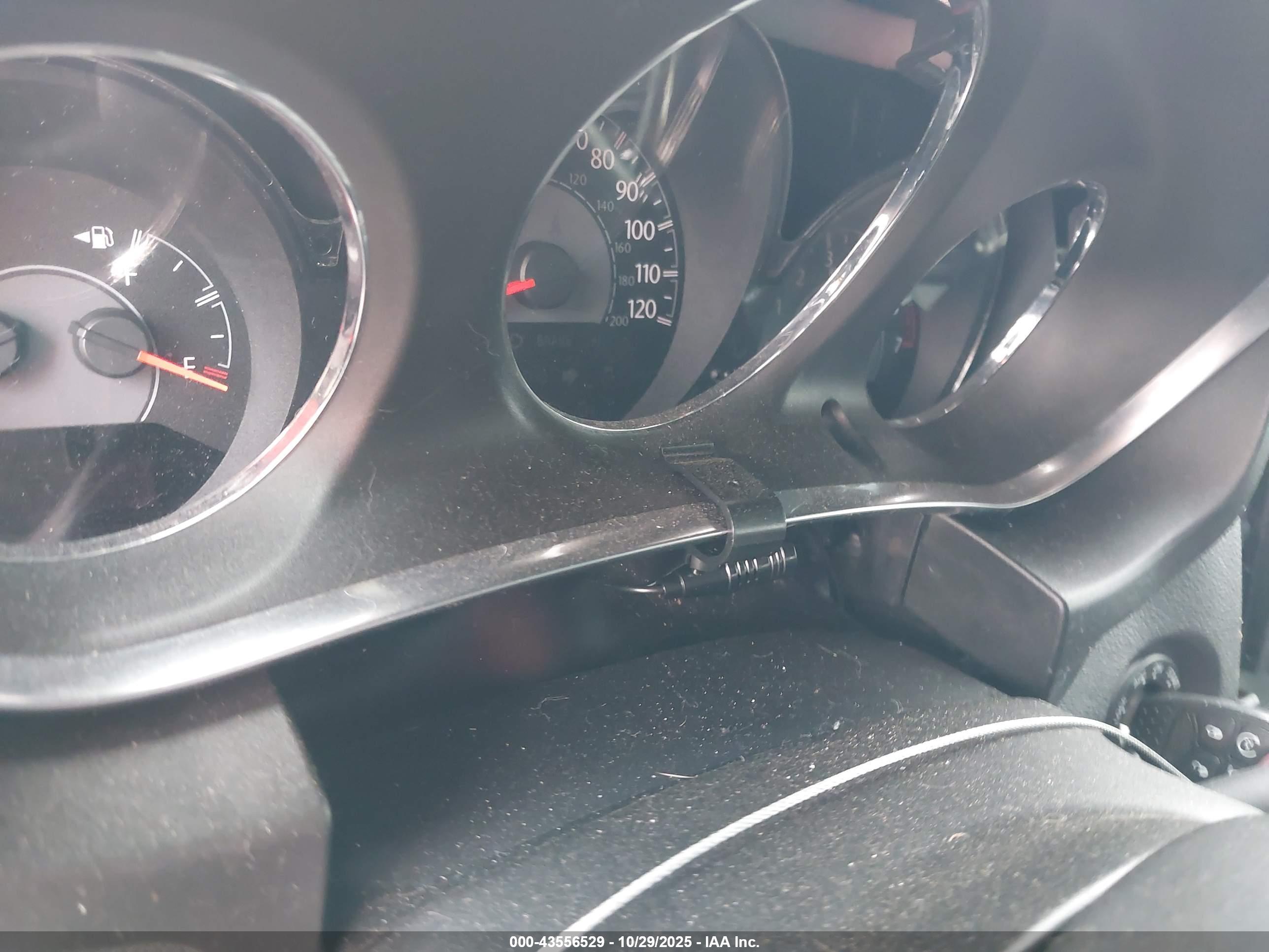 CHRYSLER 200 image 7