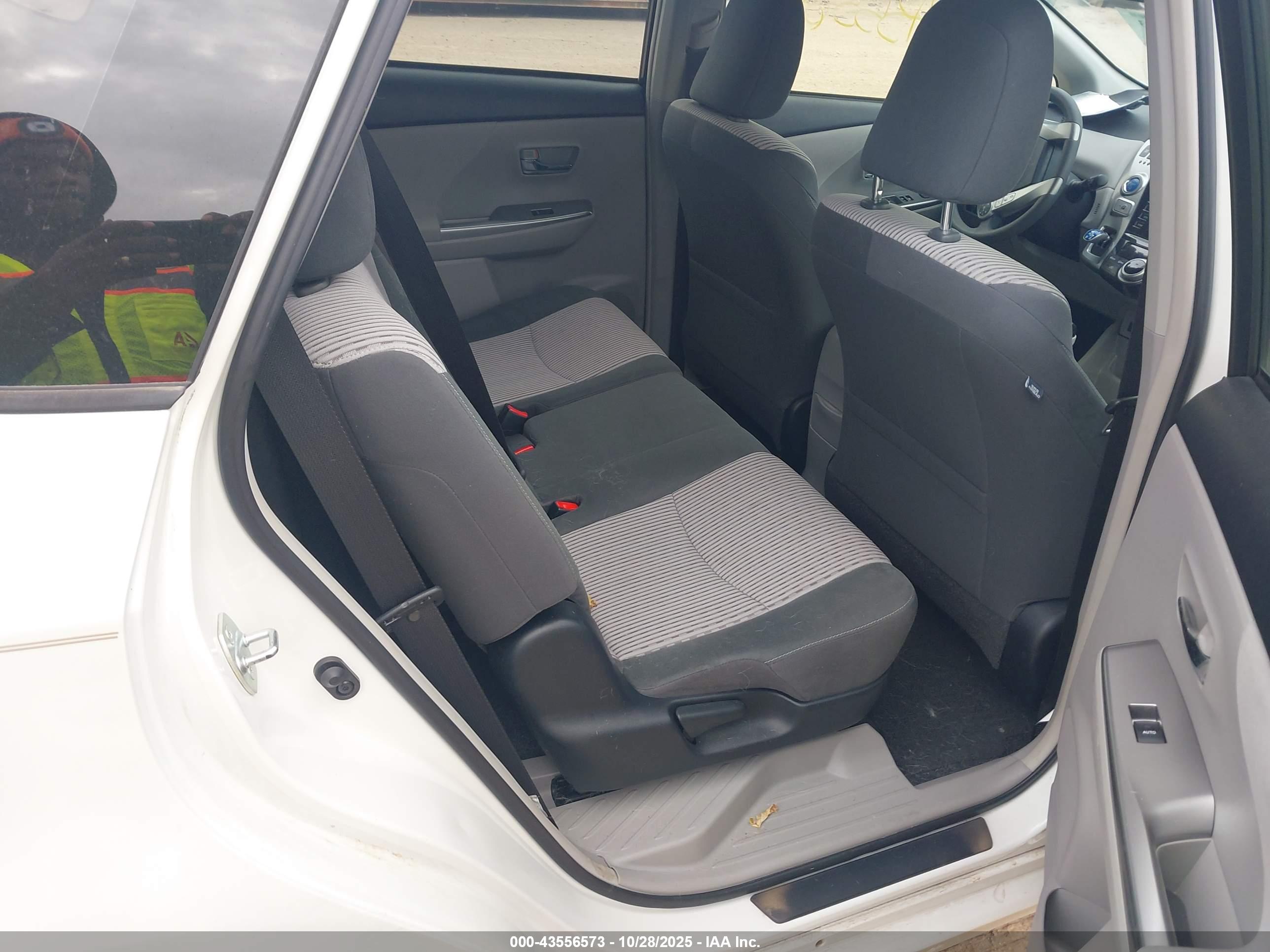TOYOTA PRIUS image 8