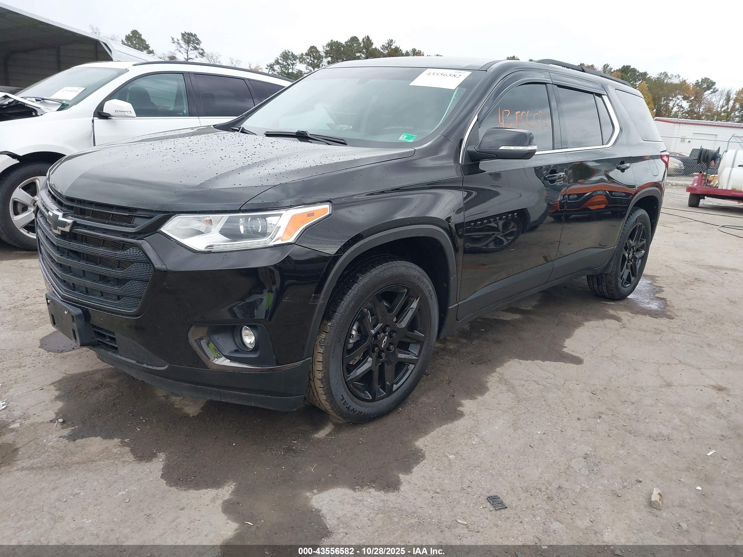 CHEVROLET TRAVERSE image 2