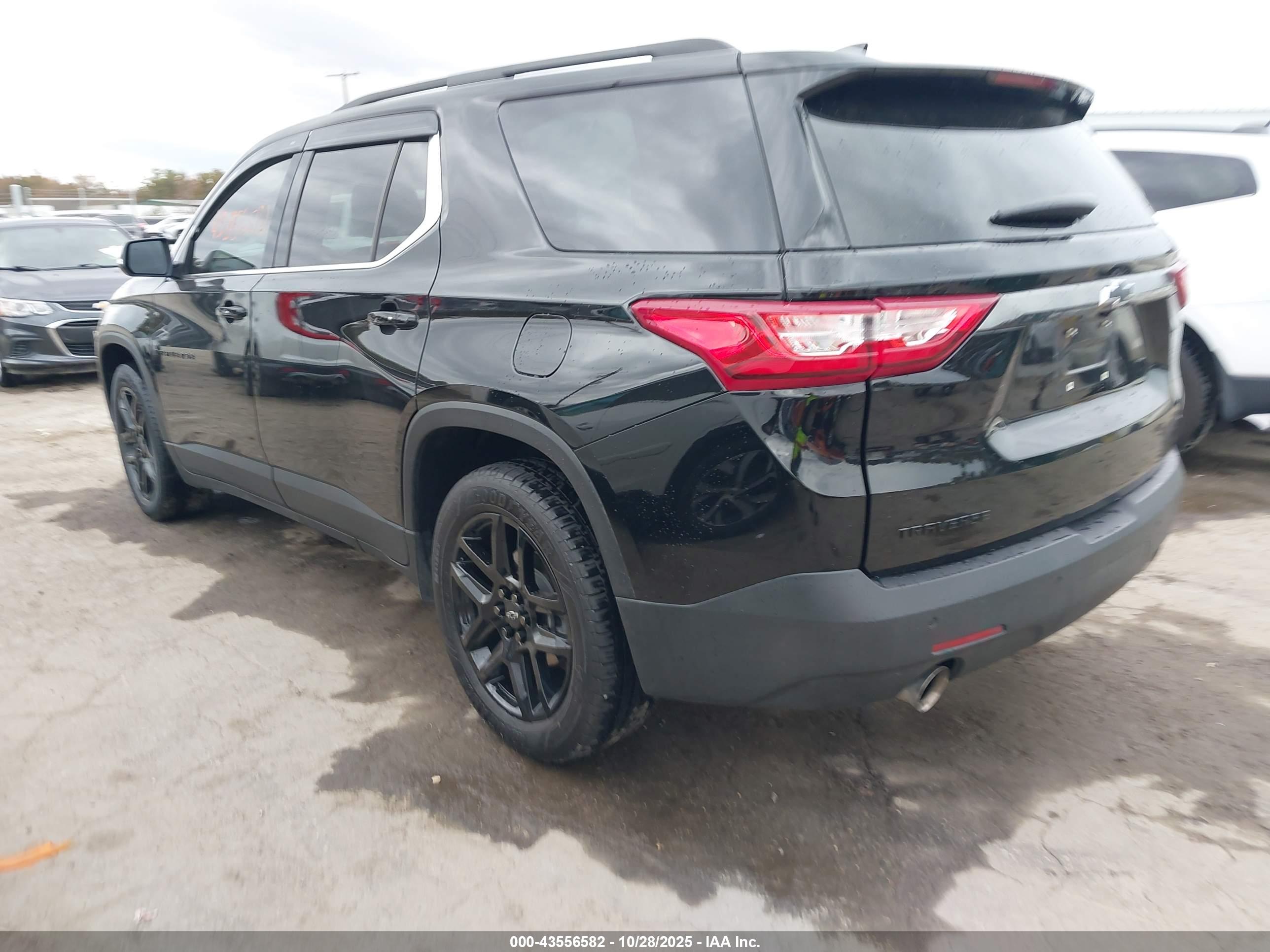 CHEVROLET TRAVERSE image 3