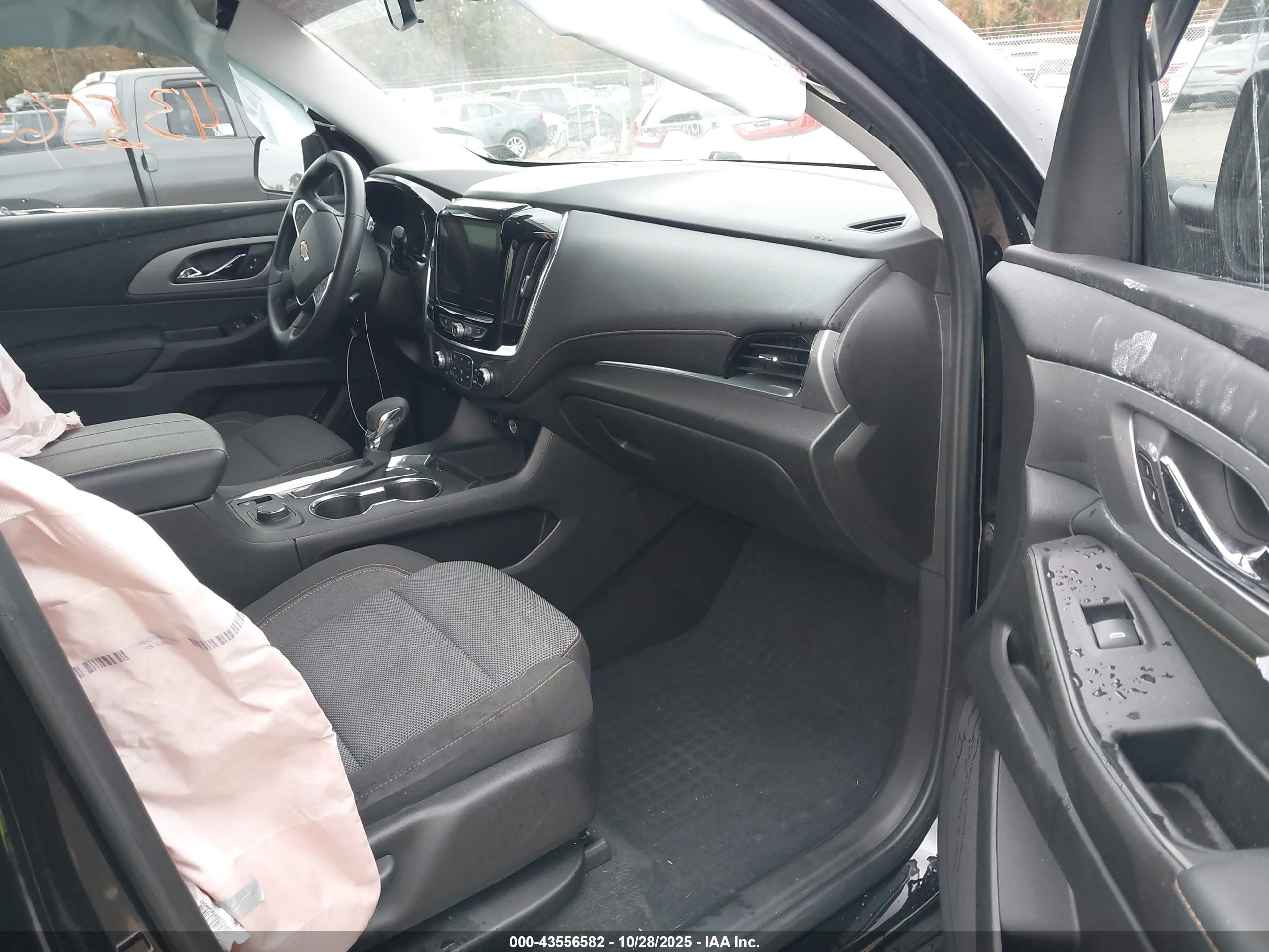 CHEVROLET TRAVERSE image 5