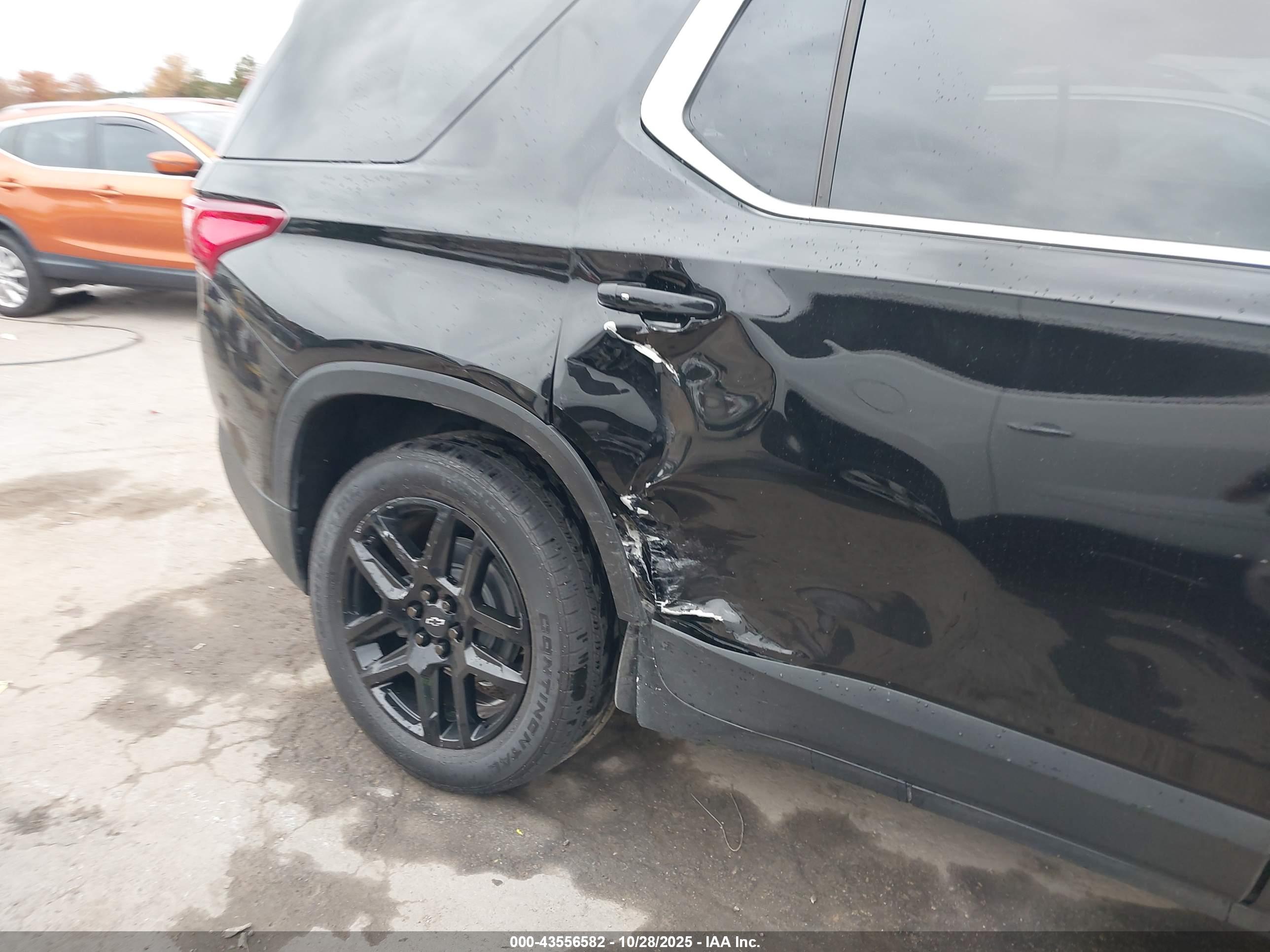 CHEVROLET TRAVERSE image 6