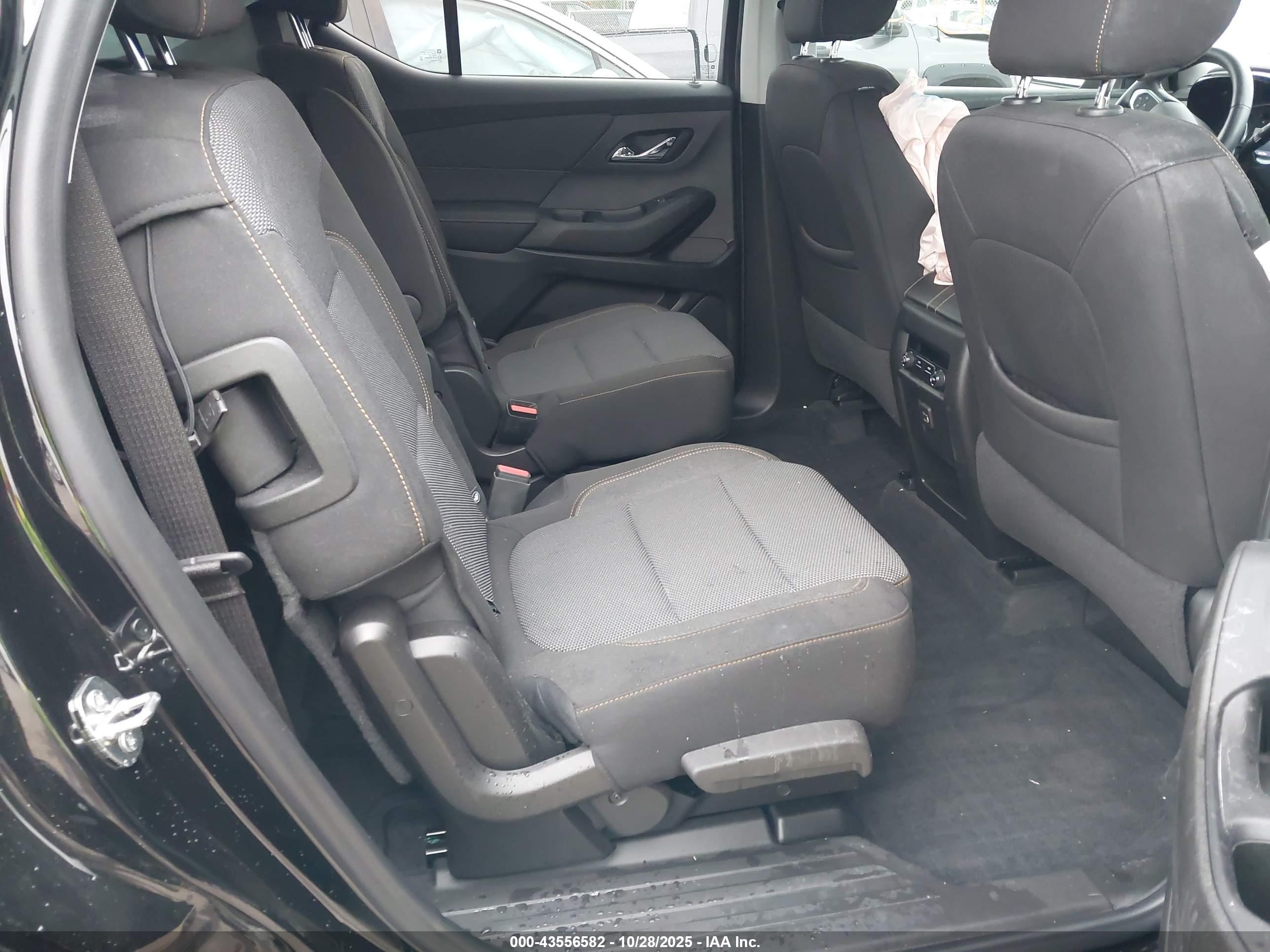 CHEVROLET TRAVERSE image 8