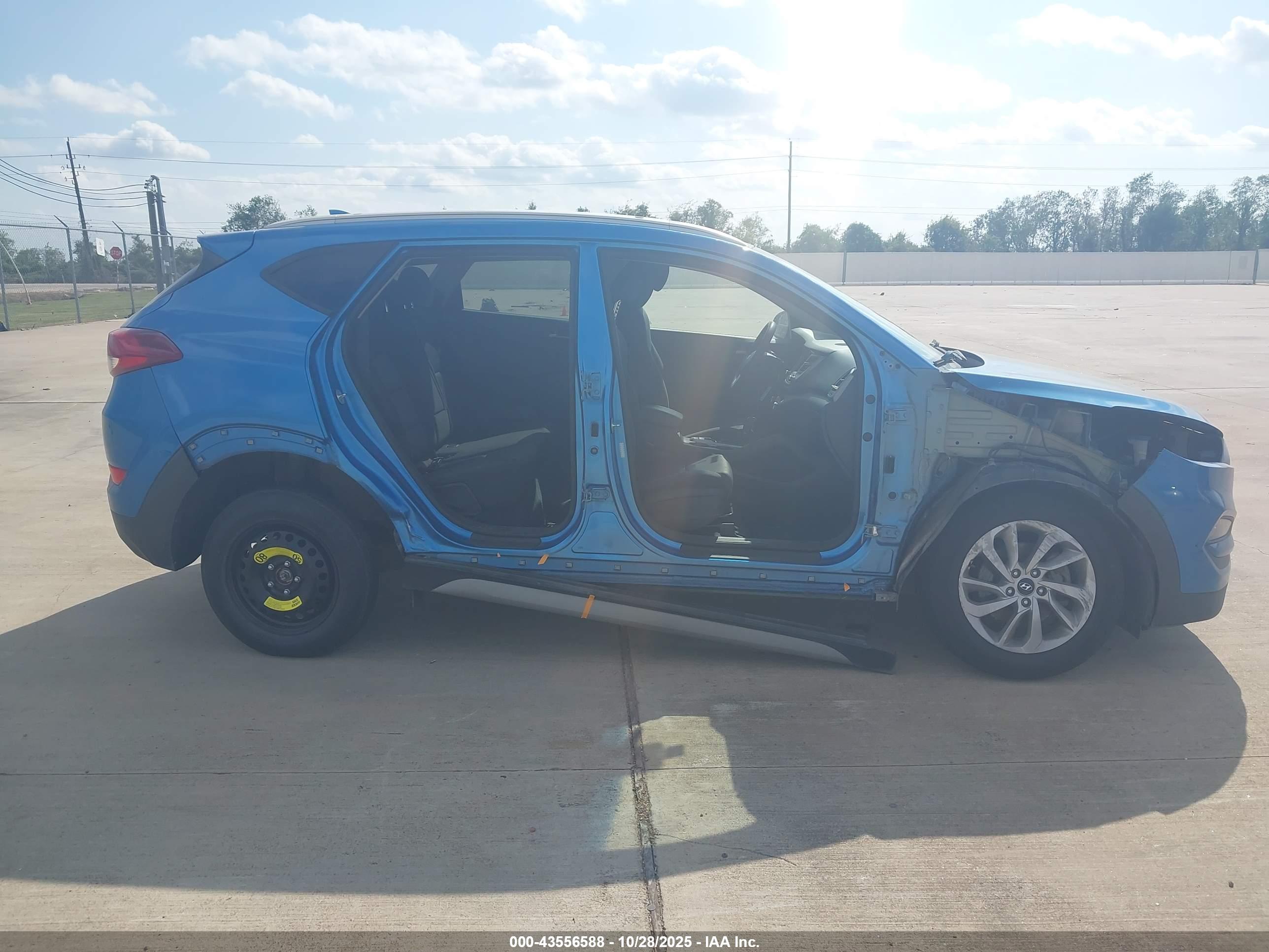 HYUNDAI TUCSON image 6